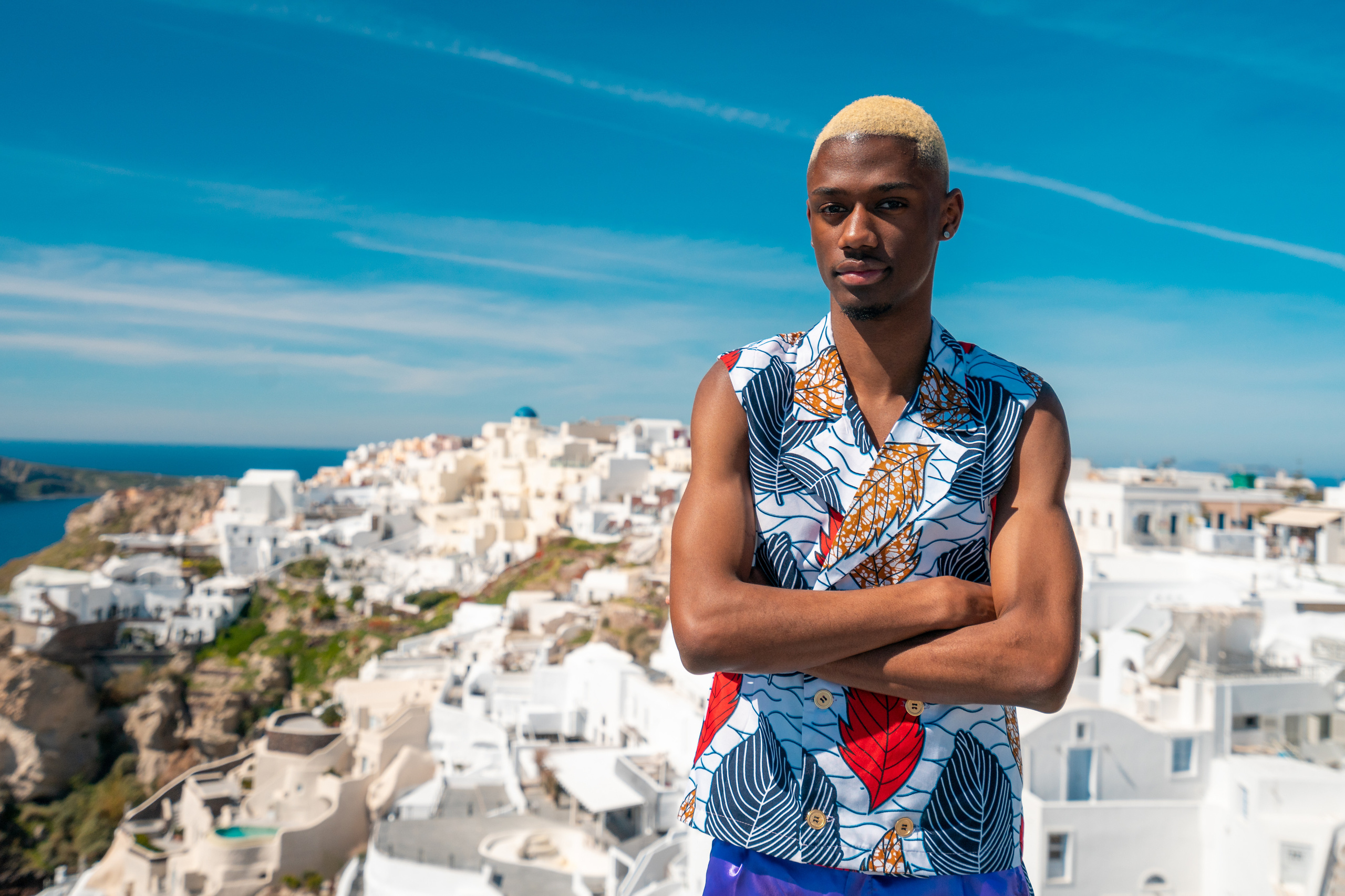 Une des séances photo complètes in Santorain (pas de Photoshop, 2020). Photographe vidéaste à Santorin|Séances photos de Robe volante Santorin|