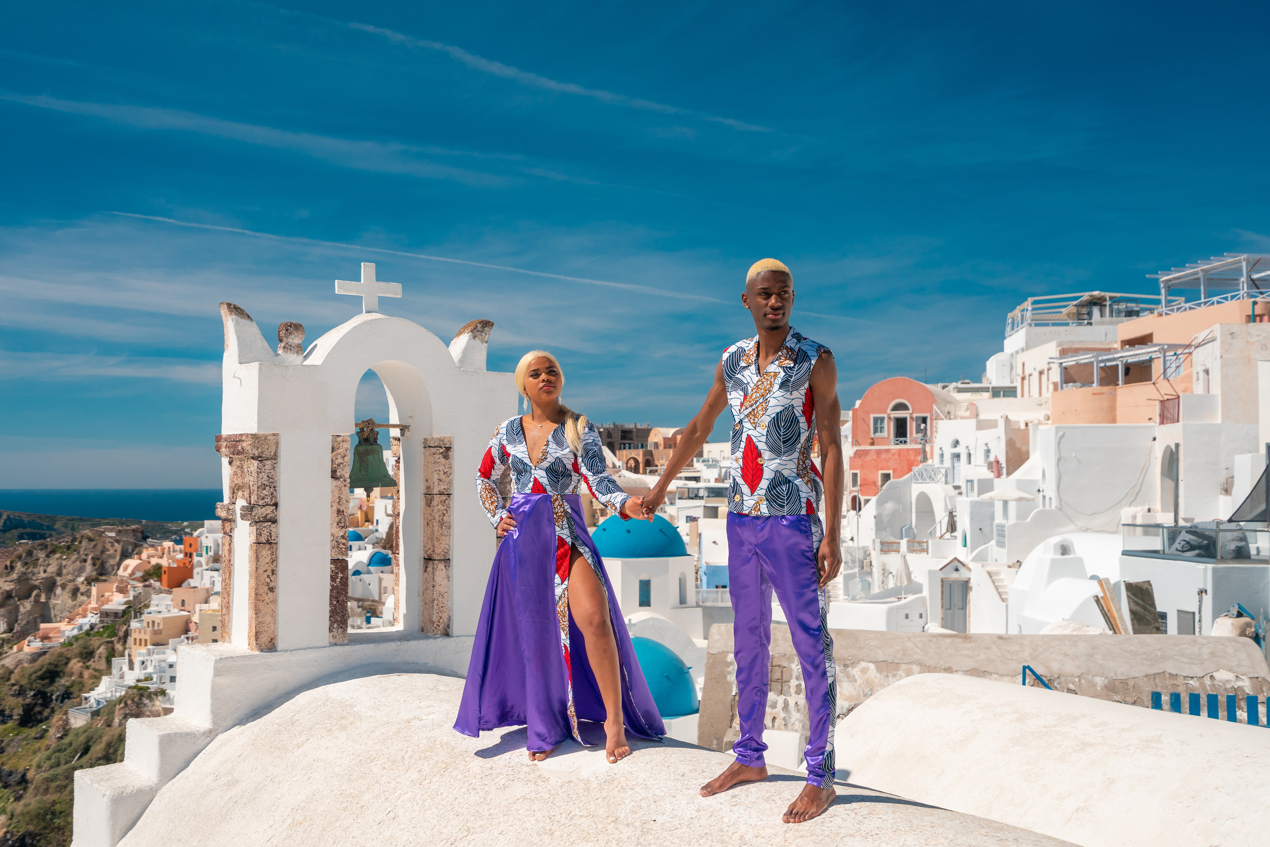 Une des séances photo complètes in Santorain (pas de Photoshop, 2020). Photographe vidéaste à Santorin|Séances photos de Robe volante Santorin|