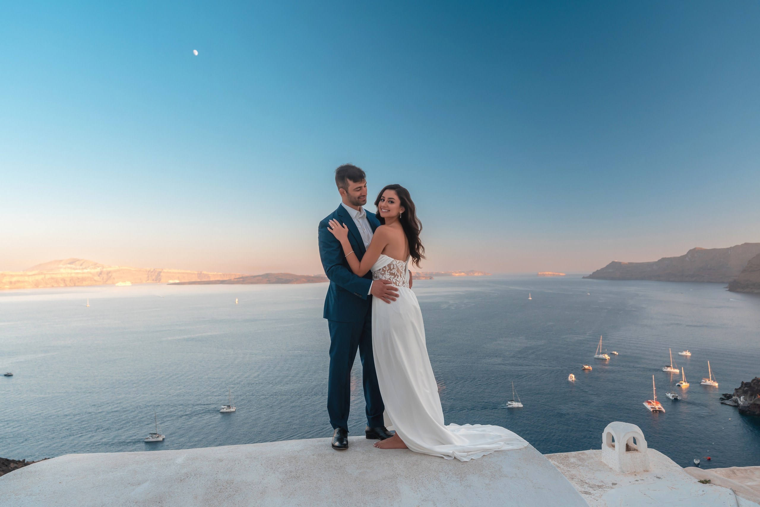 She Said Yes in Santorini!. Photographe vidéaste à Santorin|Séances photos de Robe volante Santorin|