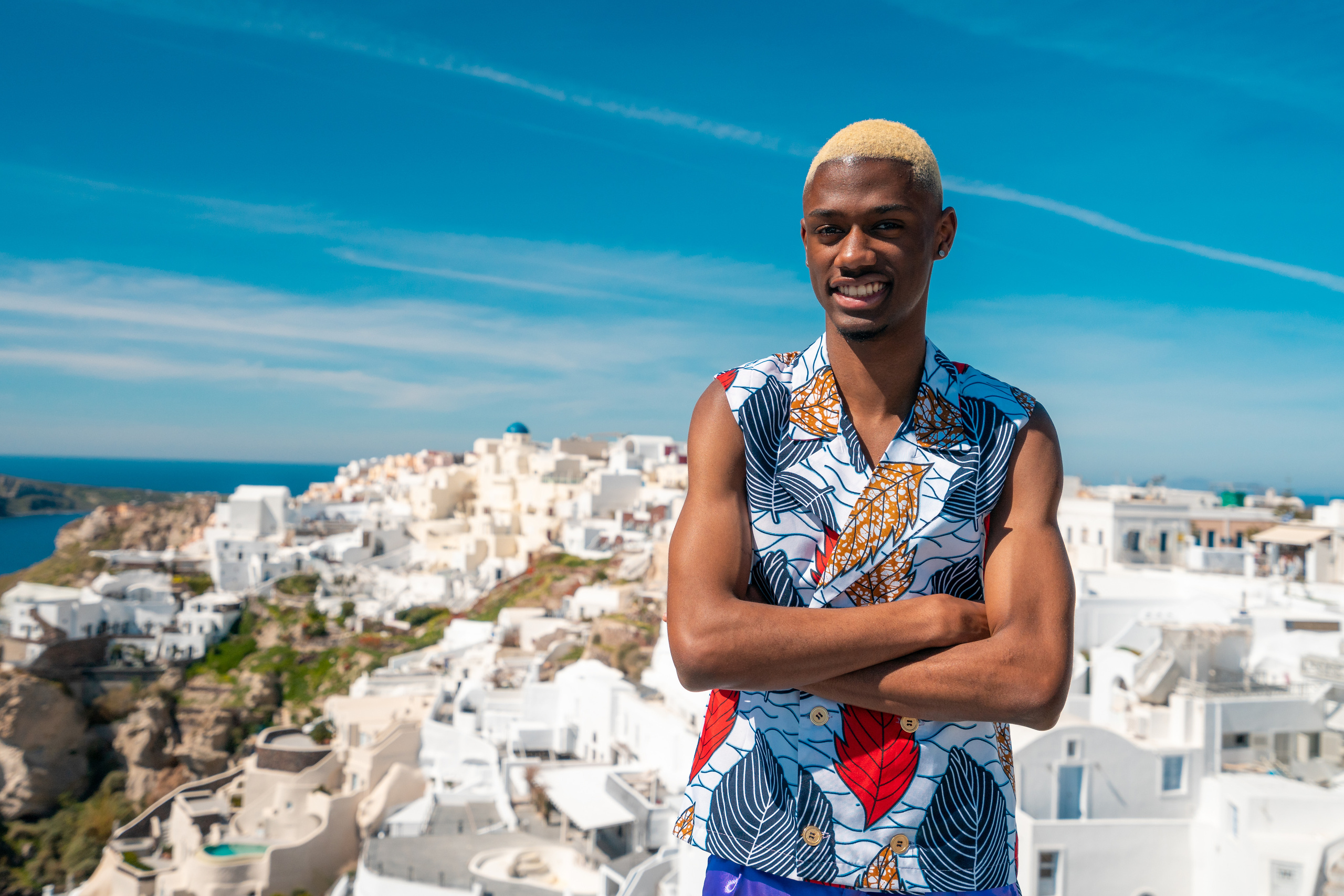 Une des séances photo complètes in Santorain (pas de Photoshop, 2020). Photographe vidéaste à Santorin|Séances photos de Robe volante Santorin|