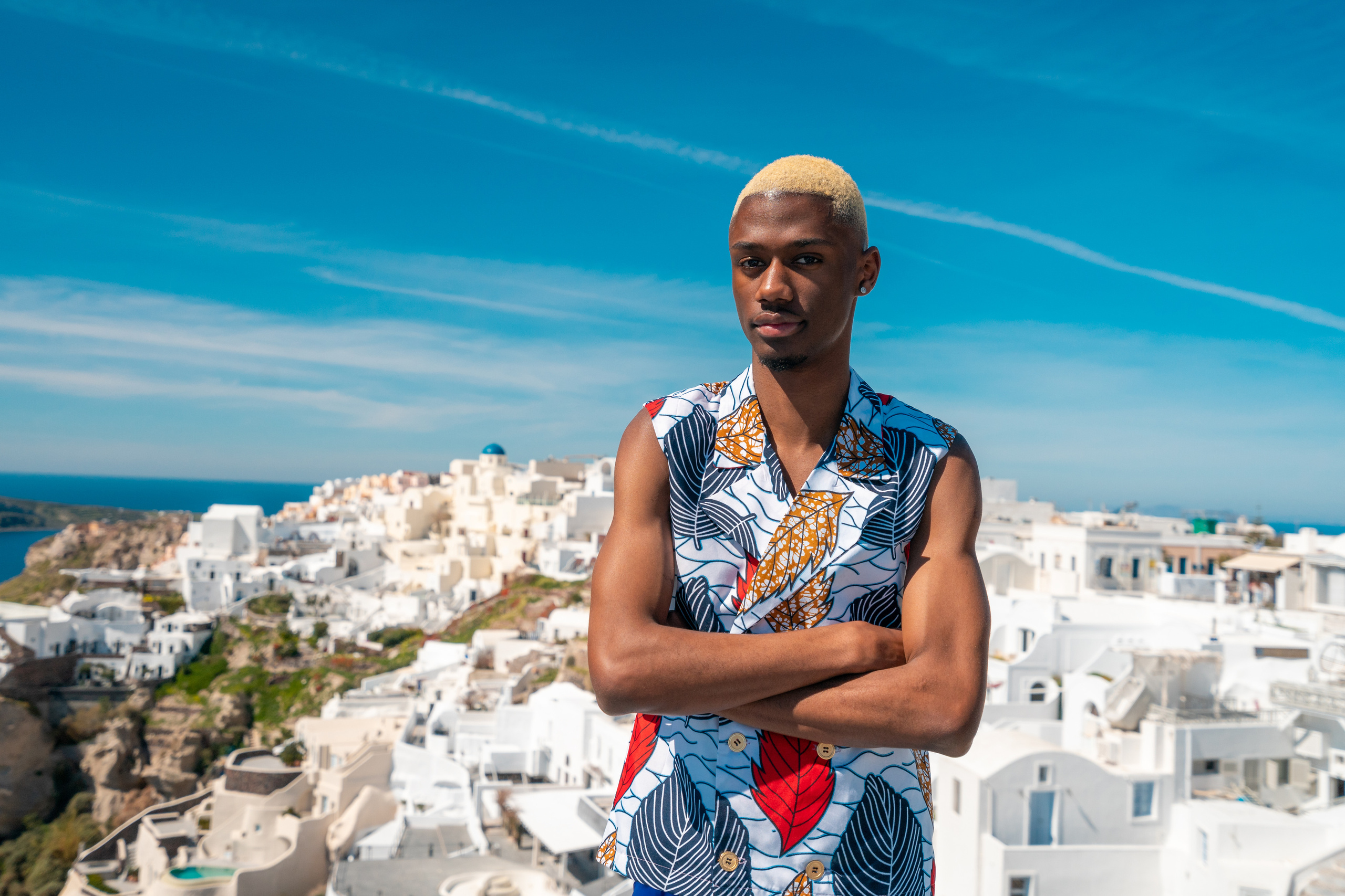 Une des séances photo complètes in Santorain (pas de Photoshop, 2020). Photographe vidéaste à Santorin|Séances photos de Robe volante Santorin|