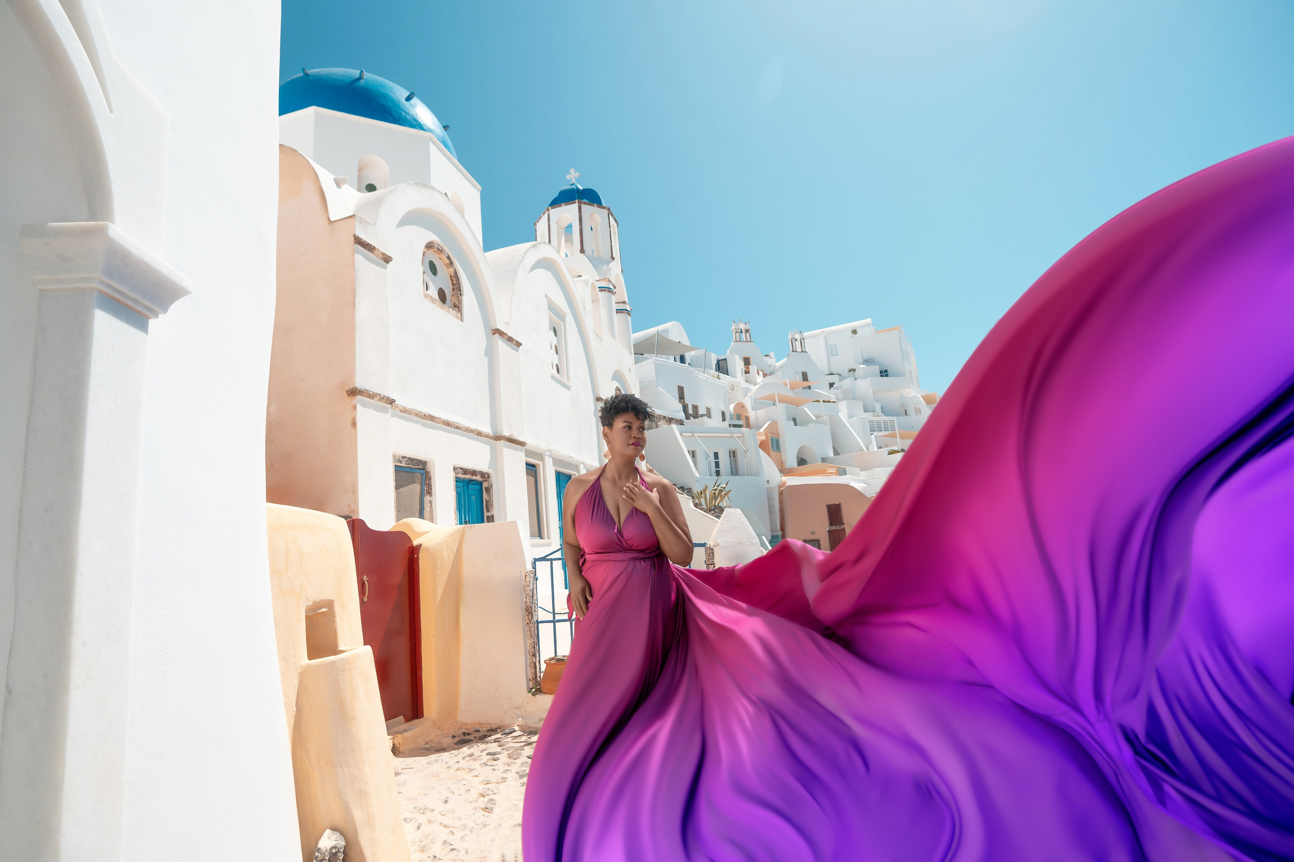 Robe volante fuchsia foncé dos nu XS-XL | Location 100 Euros. Photographe vidéaste à Santorin|Séances photos de Robe volante Santorin|