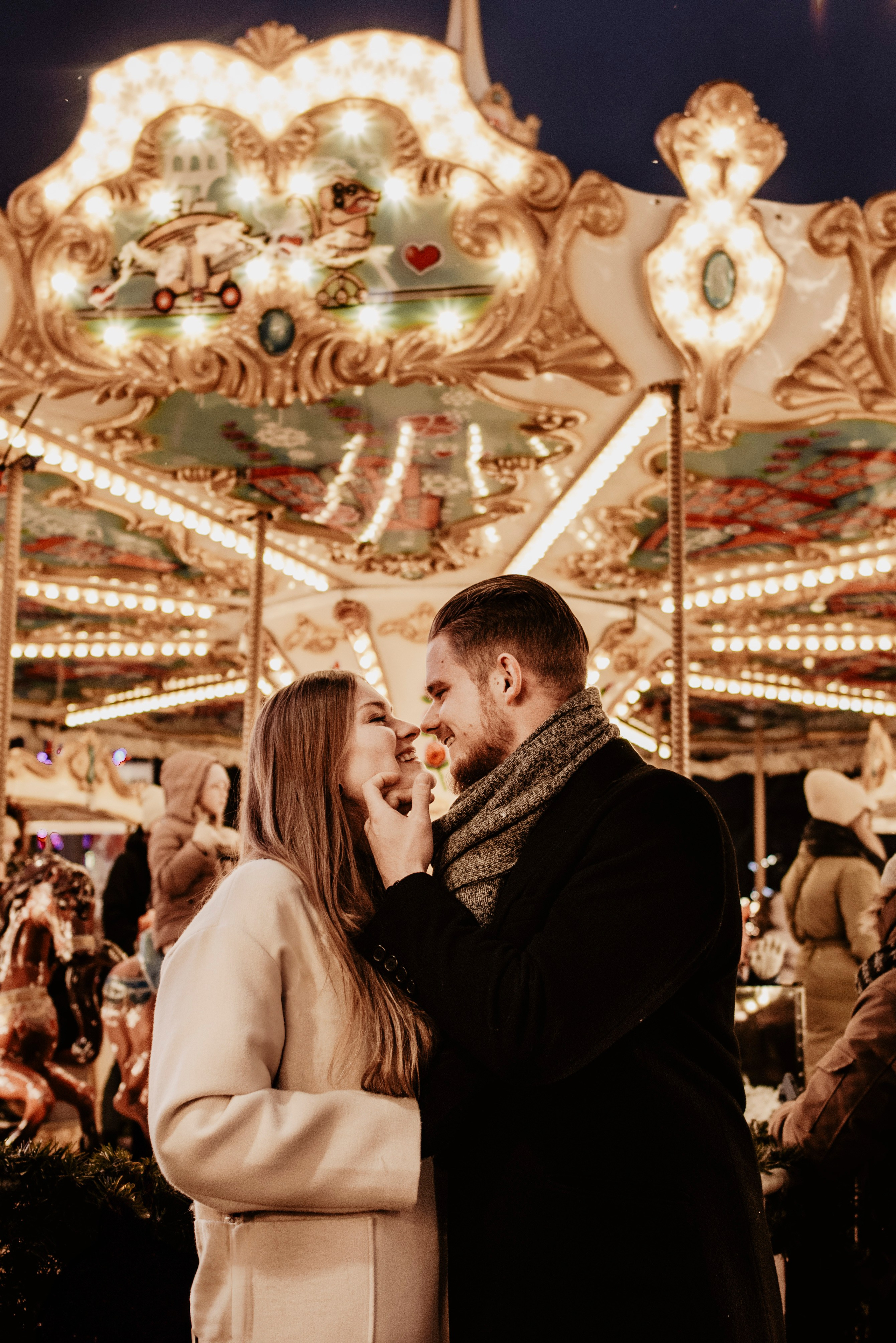 Magda & Kuba. Sesja na Jarmarku świątecznym w Katowicach. Bałanda Fotografia – Sesje Kobiece, Rodzinne, Miłosne, Reportaże | Katowice Śląsk