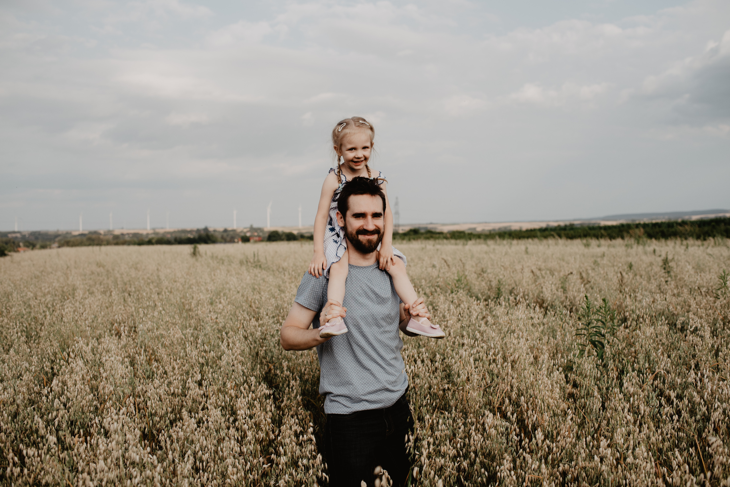 Sesja Rodzinna w polu. Bałanda Fotografia – Sesje Kobiece, Rodzinne, Miłosne, Reportaże | Katowice Śląsk