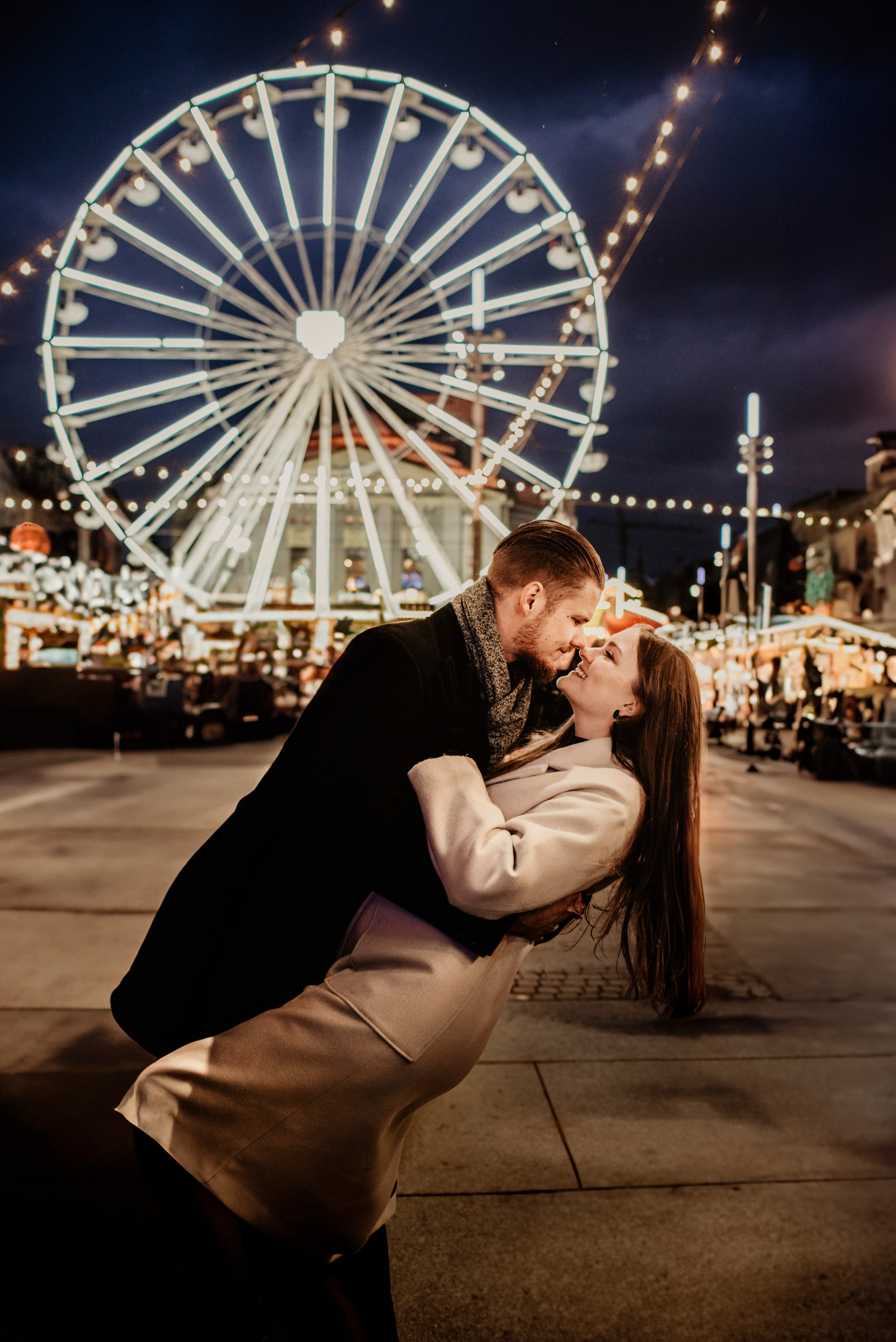 Magda & Kuba. Sesja na Jarmarku świątecznym w Katowicach. Bałanda Fotografia – Sesje Kobiece, Rodzinne, Miłosne, Reportaże | Katowice Śląsk