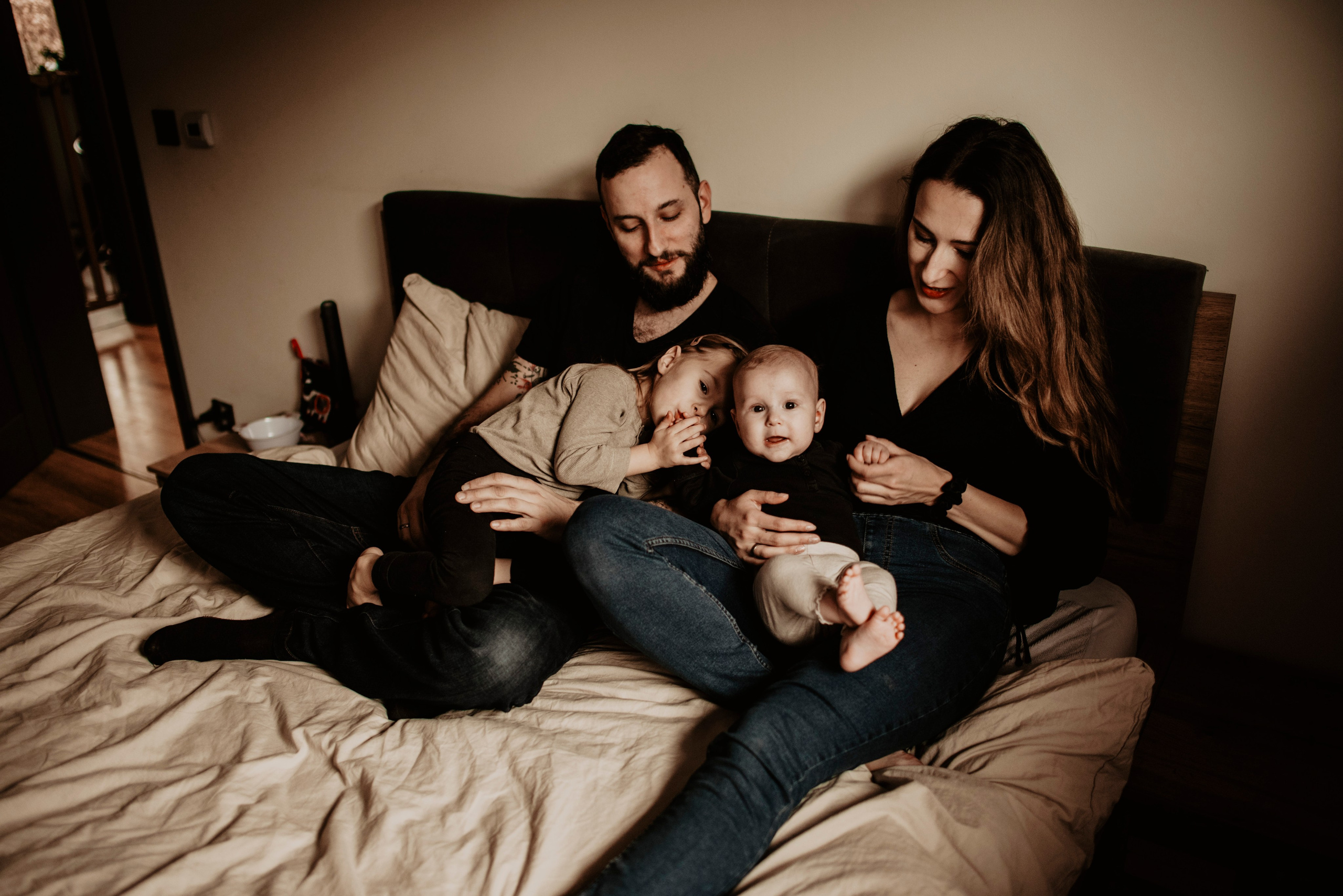 Domowa sesja.Aneta, Andrzej, Inka i Nela. Bałanda Fotografia – Sesje Kobiece, Rodzinne, Miłosne, Reportaże | Katowice Śląsk