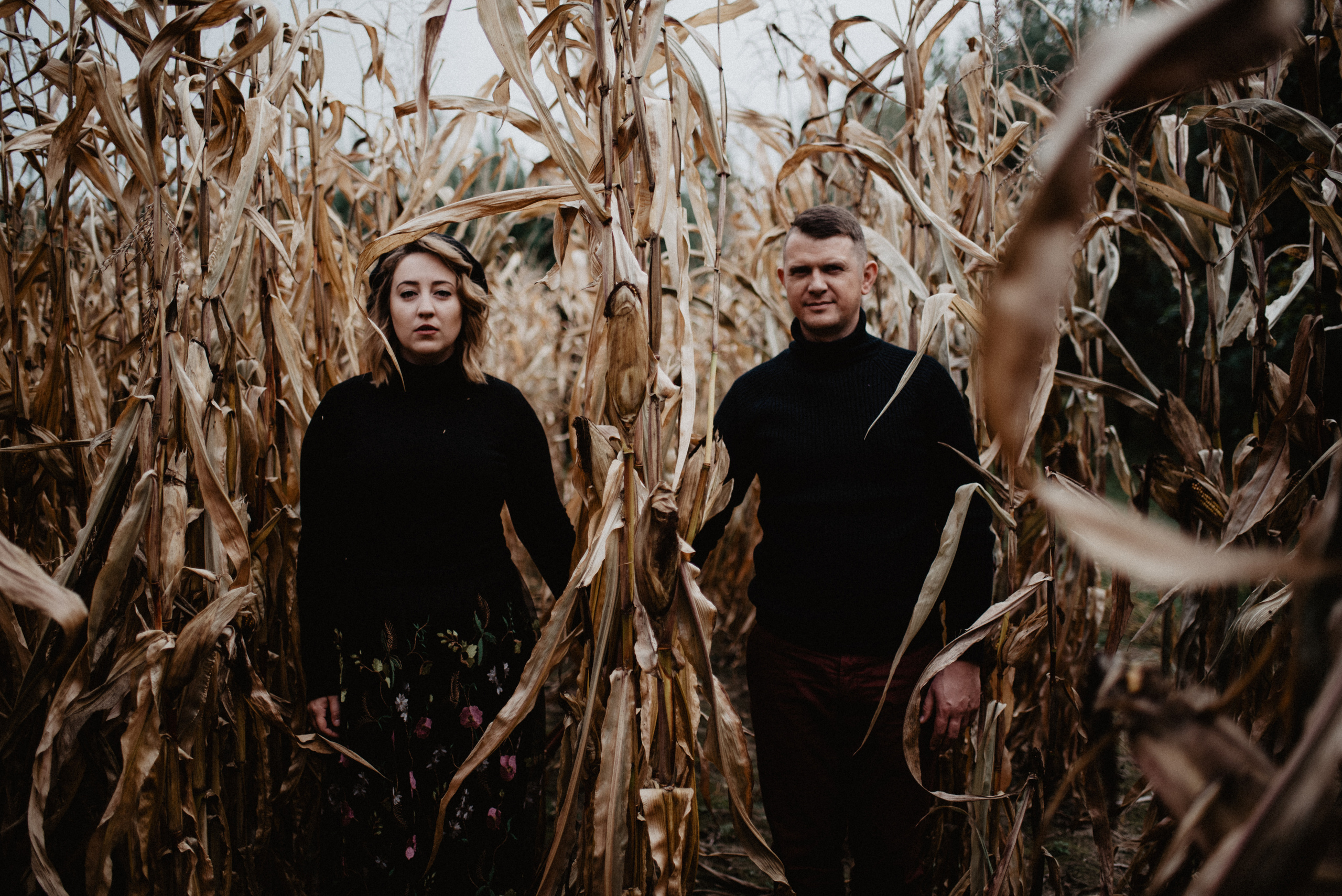 Ewa & Jacek- sesja w polu kukurydzy. Bałanda Fotografia – Sesje Kobiece, Rodzinne, Miłosne, Reportaże | Katowice Śląsk