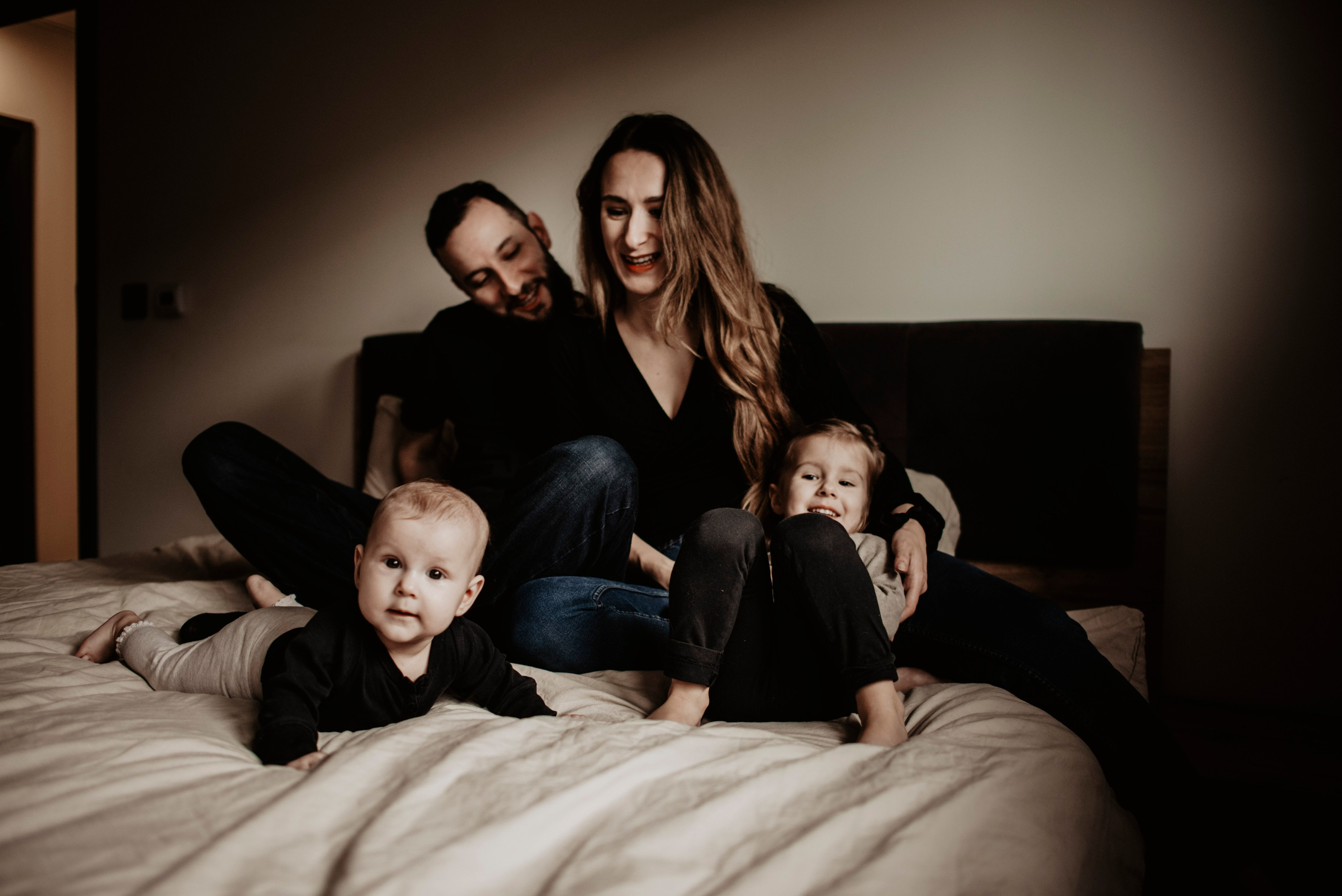 Domowa sesja.Aneta, Andrzej, Inka i Nela. Bałanda Fotografia – Sesje Kobiece, Rodzinne, Miłosne, Reportaże | Katowice Śląsk