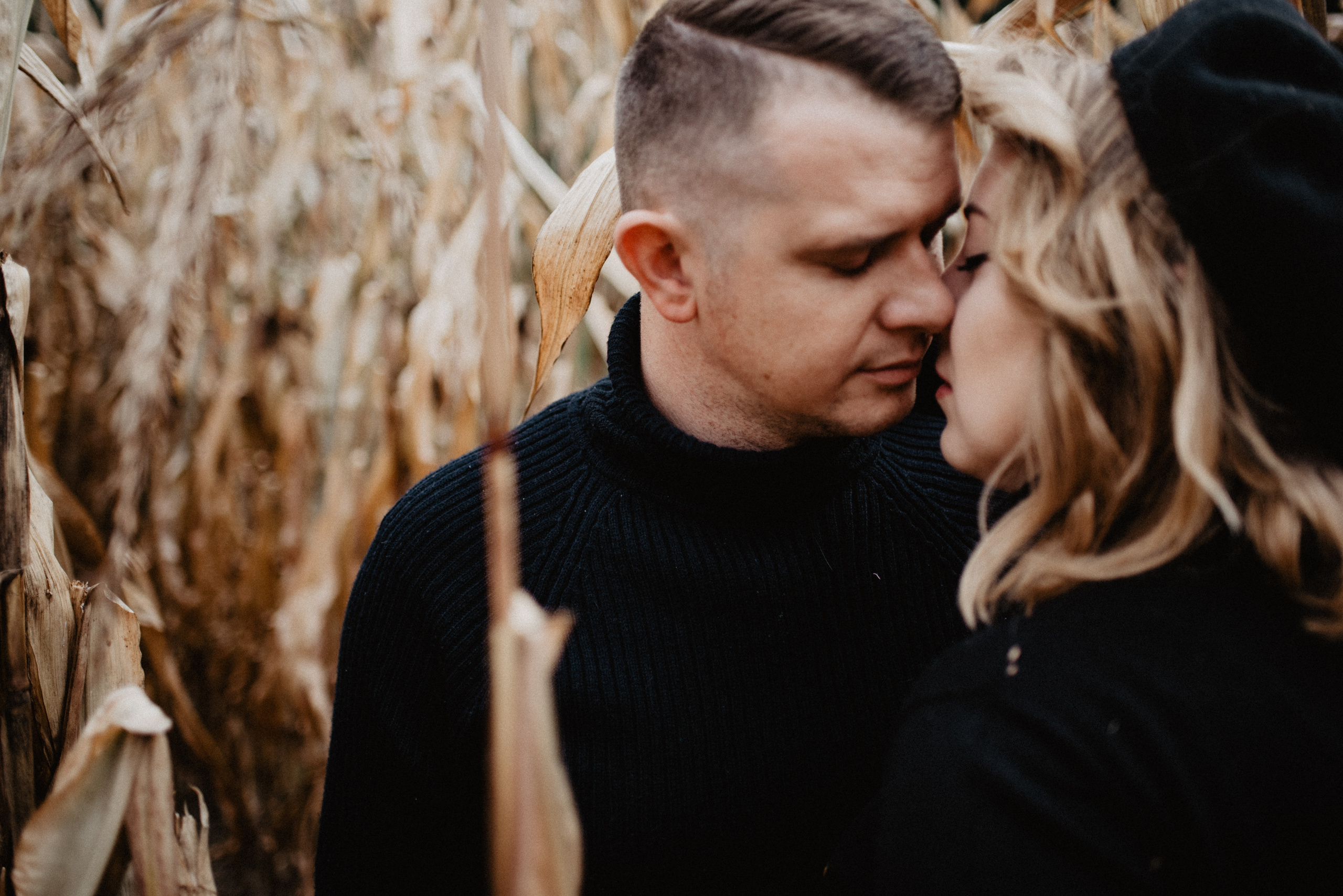 Ewa & Jacek- sesja w polu kukurydzy. Bałanda Fotografia – Sesje Kobiece, Rodzinne, Miłosne, Reportaże | Katowice Śląsk