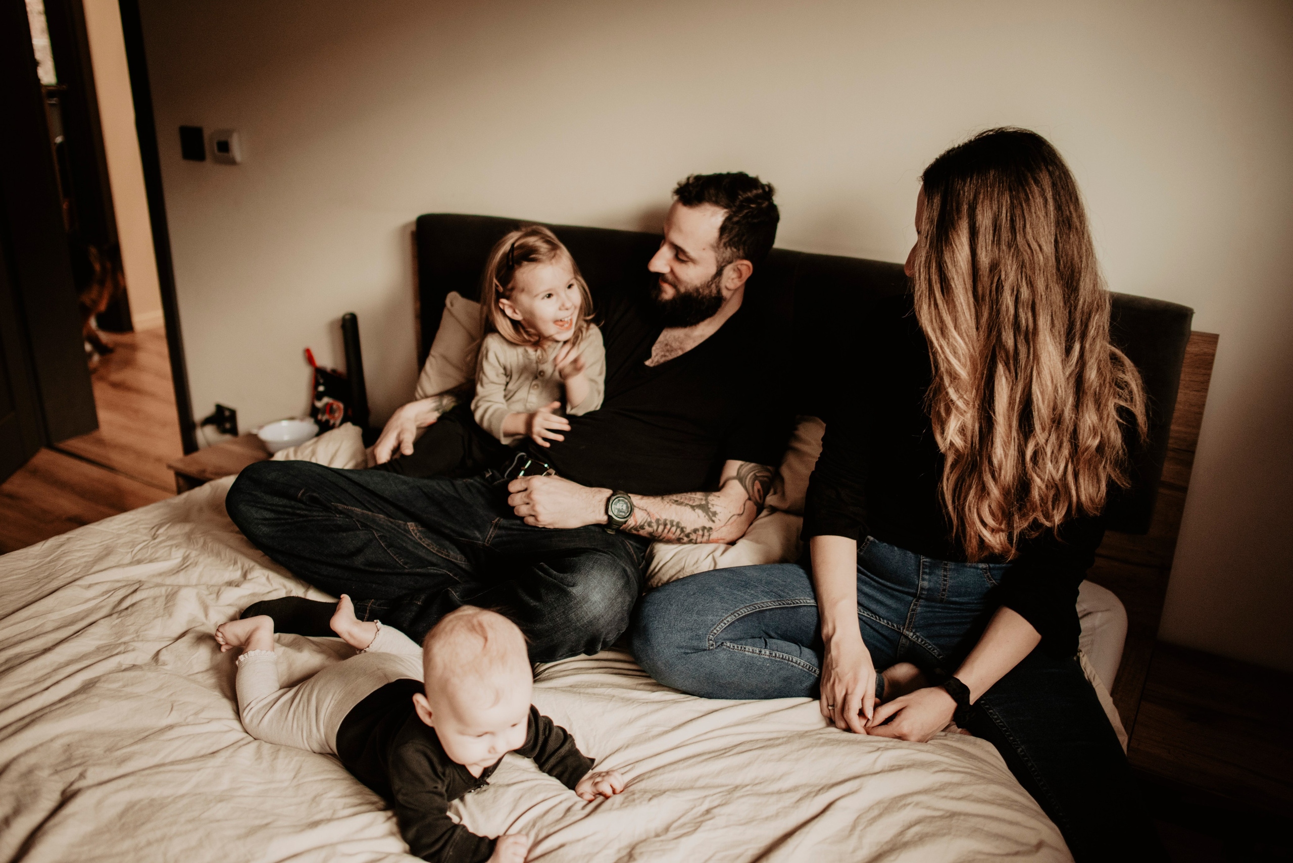 Domowa sesja.Aneta, Andrzej, Inka i Nela. Bałanda Fotografia – Sesje Kobiece, Rodzinne, Miłosne, Reportaże | Katowice Śląsk