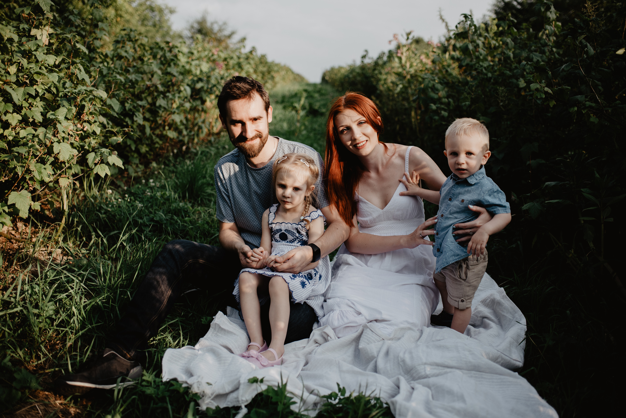 Sesja Rodzinna w polu. Bałanda Fotografia – Sesje Kobiece, Rodzinne, Miłosne, Reportaże | Katowice Śląsk