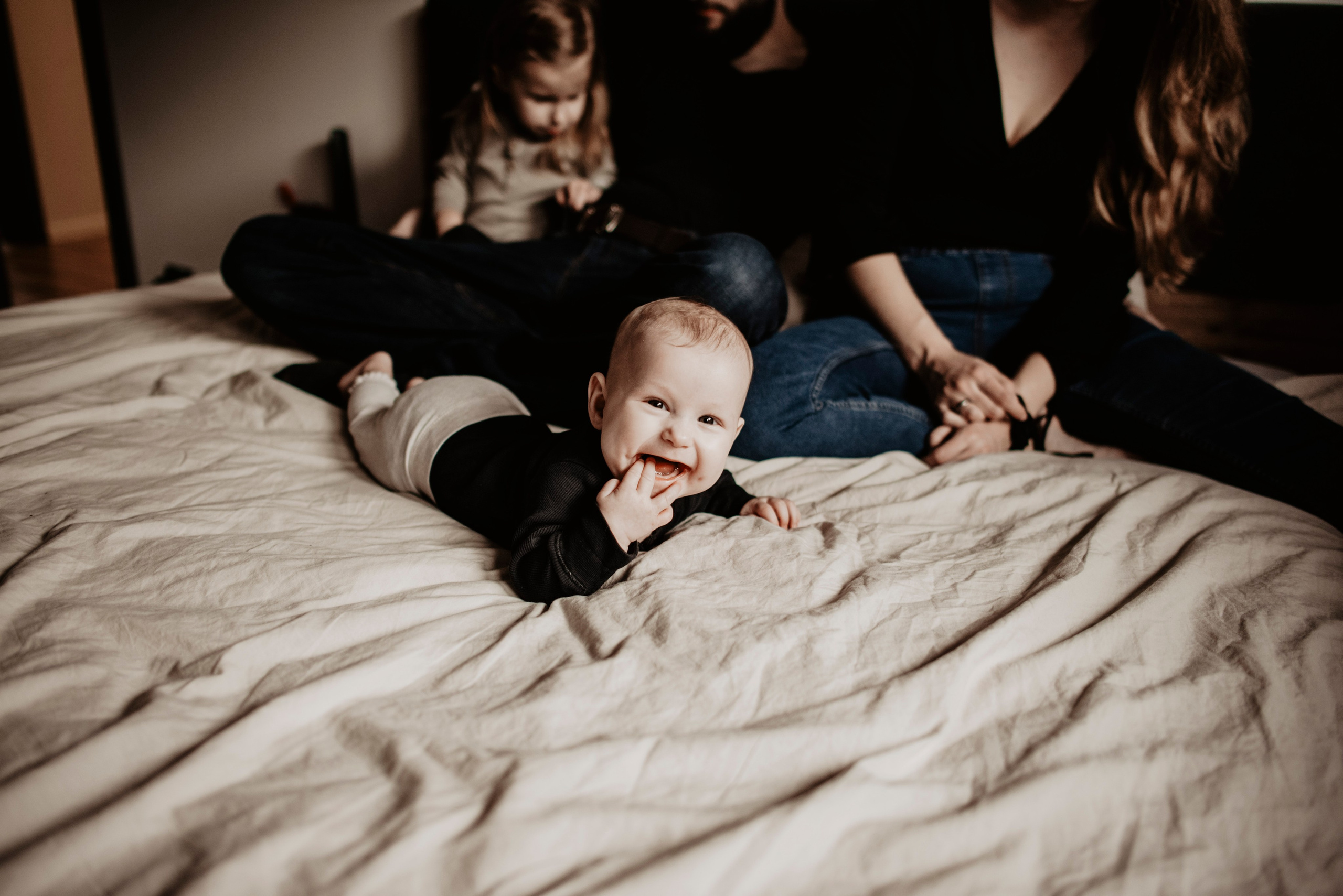 Domowa sesja.Aneta, Andrzej, Inka i Nela. Bałanda Fotografia – Sesje Kobiece, Rodzinne, Miłosne, Reportaże | Katowice Śląsk