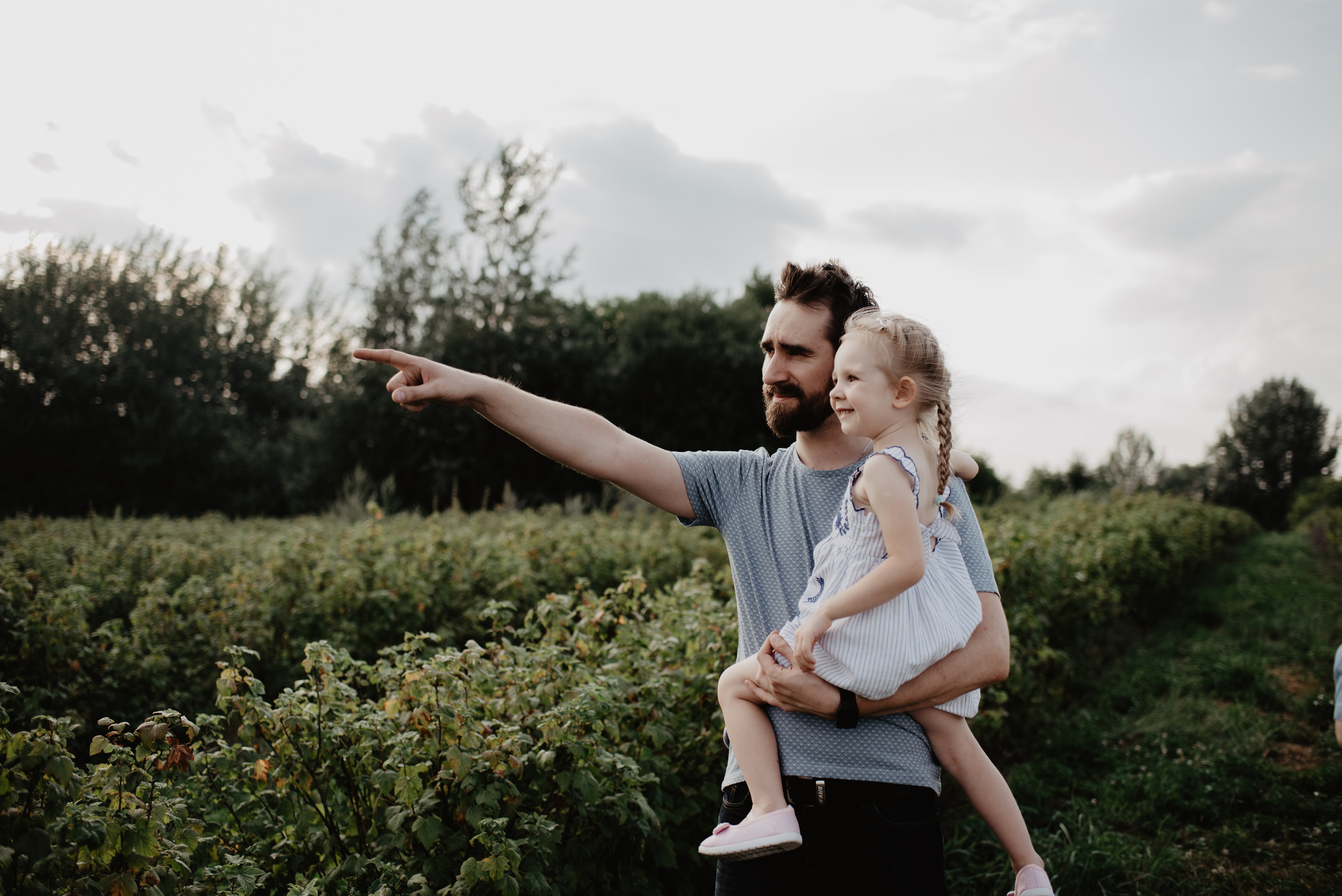 Sesja Rodzinna w polu. Bałanda Fotografia – Sesje Kobiece, Rodzinne, Miłosne, Reportaże | Katowice Śląsk
