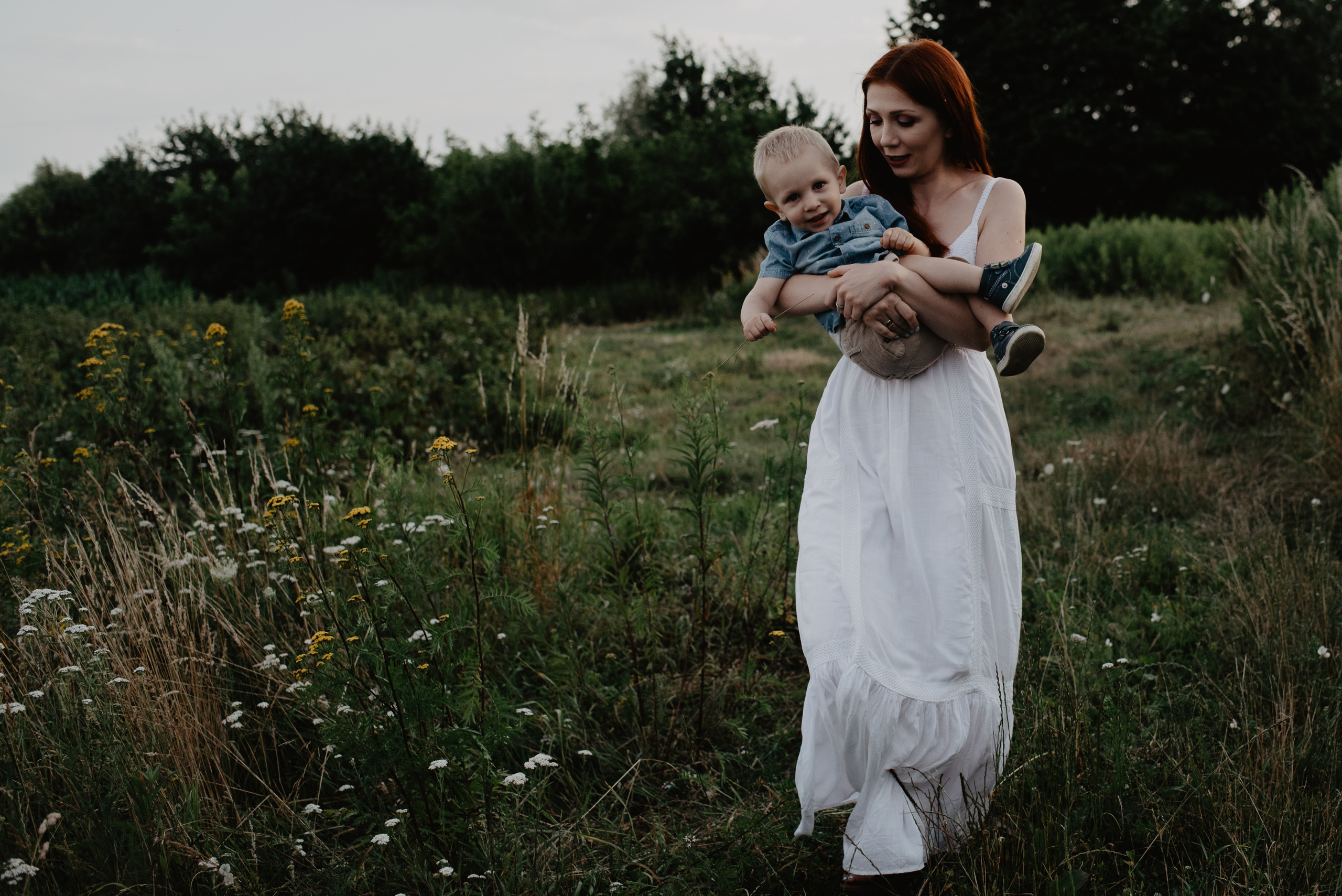 Sesja Rodzinna w polu. Bałanda Fotografia – Sesje Kobiece, Rodzinne, Miłosne, Reportaże | Katowice Śląsk