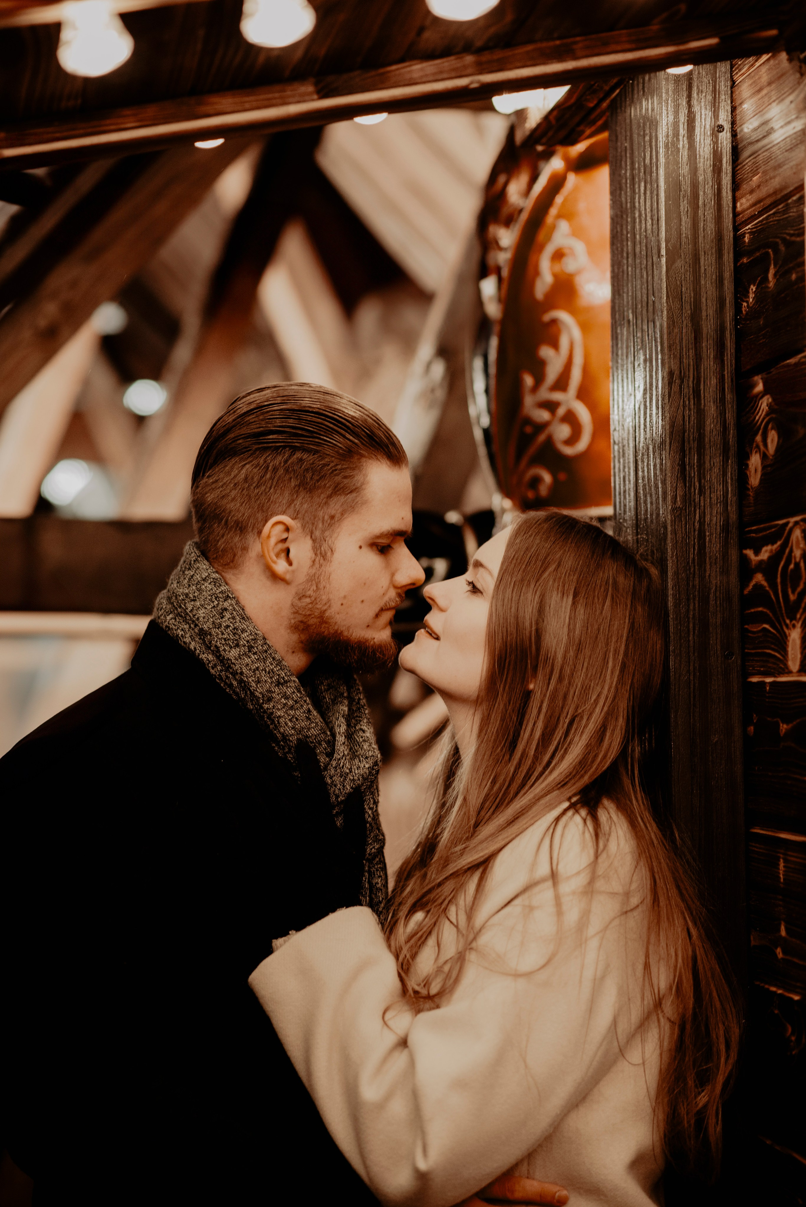 Magda & Kuba. Sesja na Jarmarku świątecznym w Katowicach. Bałanda Fotografia – Sesje Kobiece, Rodzinne, Miłosne, Reportaże | Katowice Śląsk