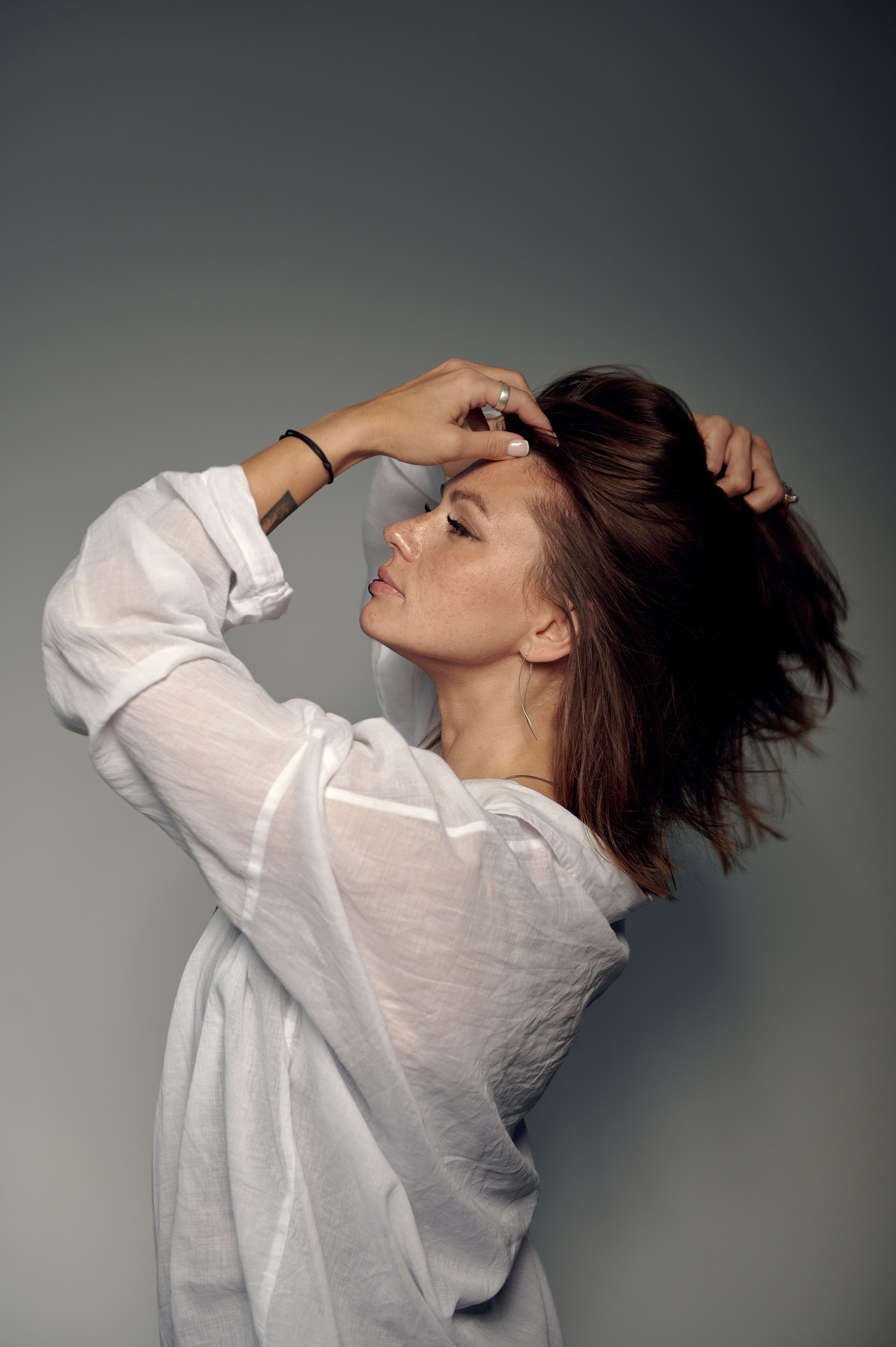 Kobieta w studio – fotografia kobieca Lublin