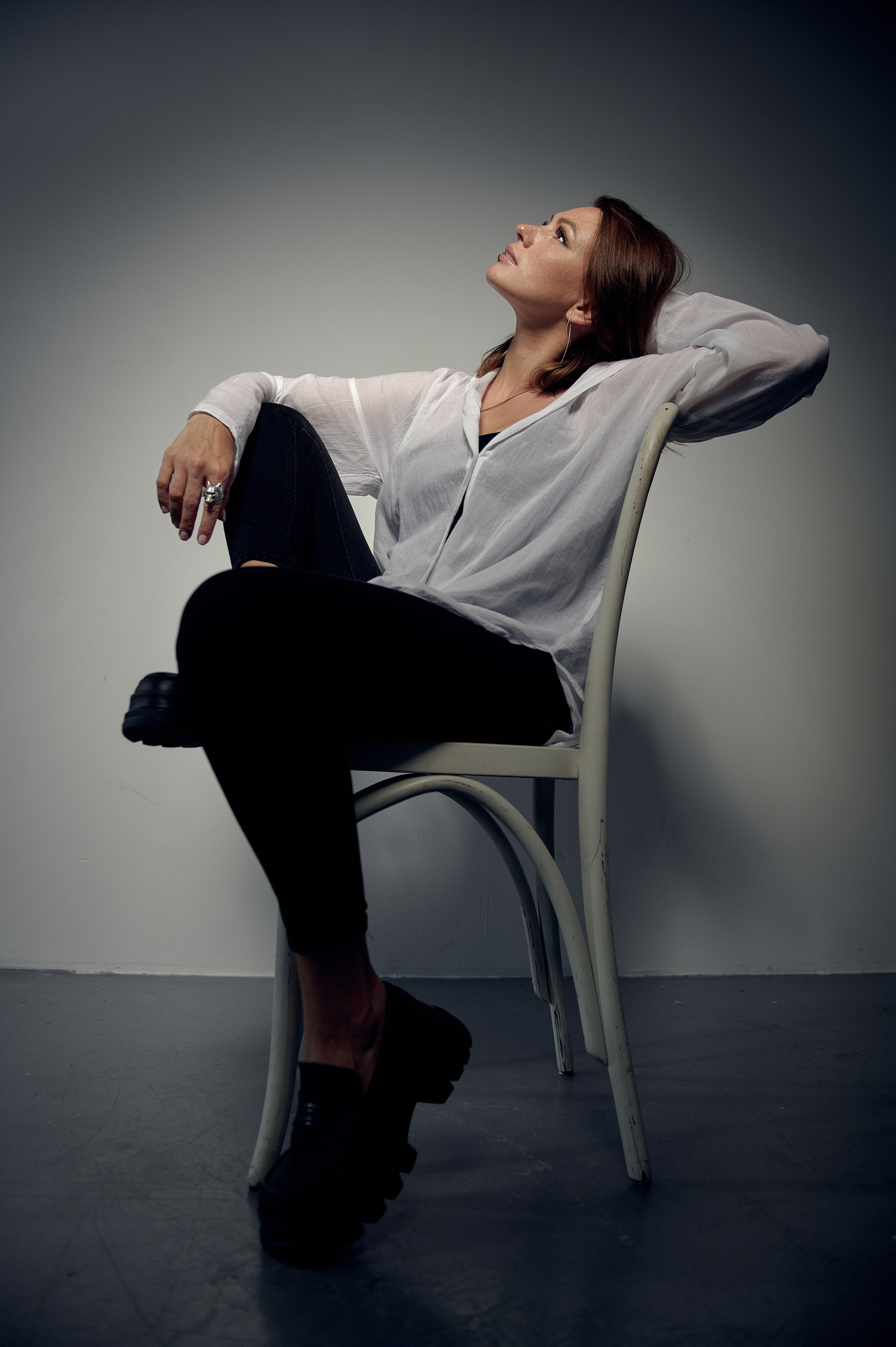 Kobieta w studio – fotografia kobieca Lublin