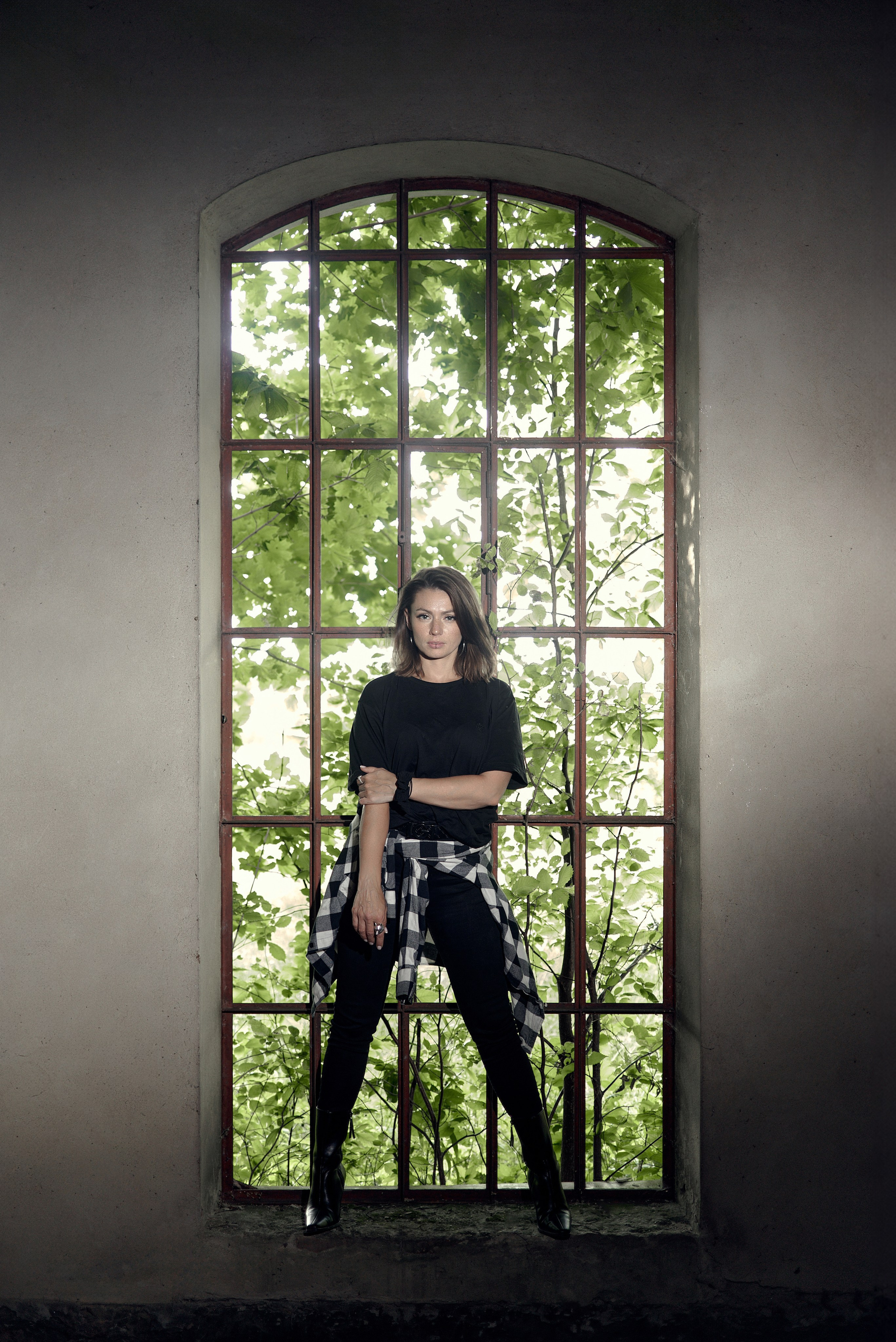 Zdjęcie kobiece – naturalne światło, studio