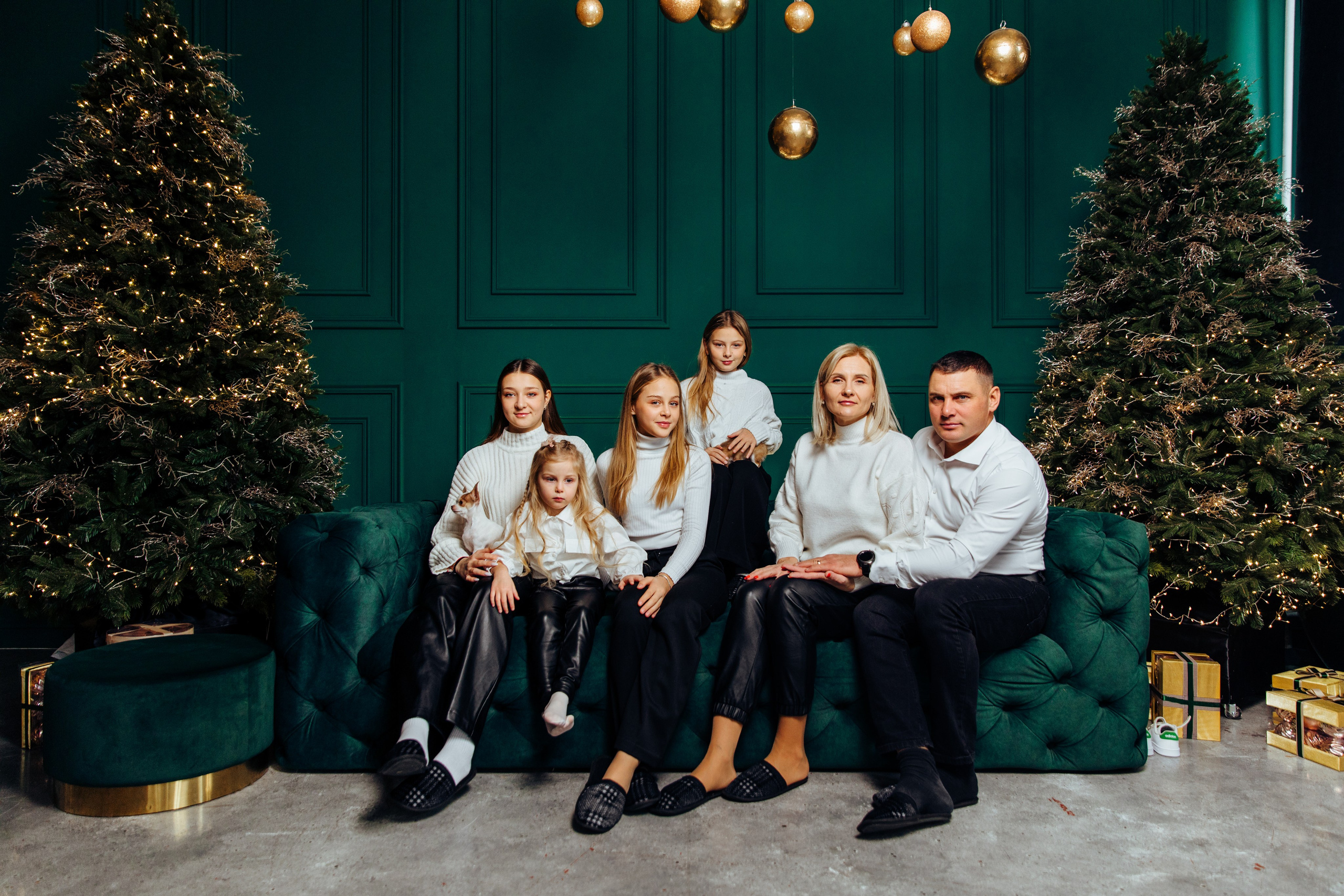 Magia sarbātorilor. Fotograf de nuntă și evenimente private!