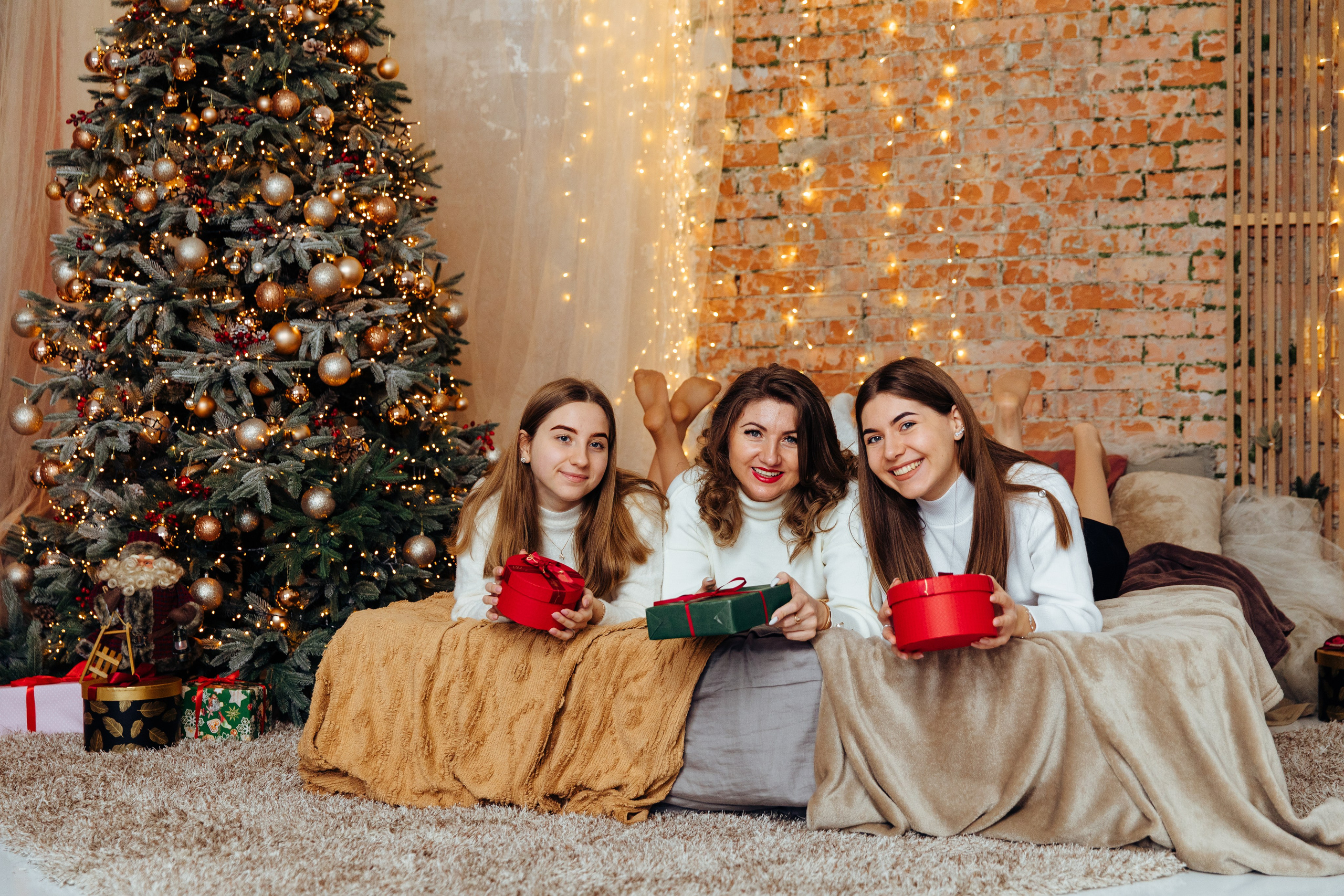 Magia sarbātorilor. Fotograf de nuntă și evenimente private!