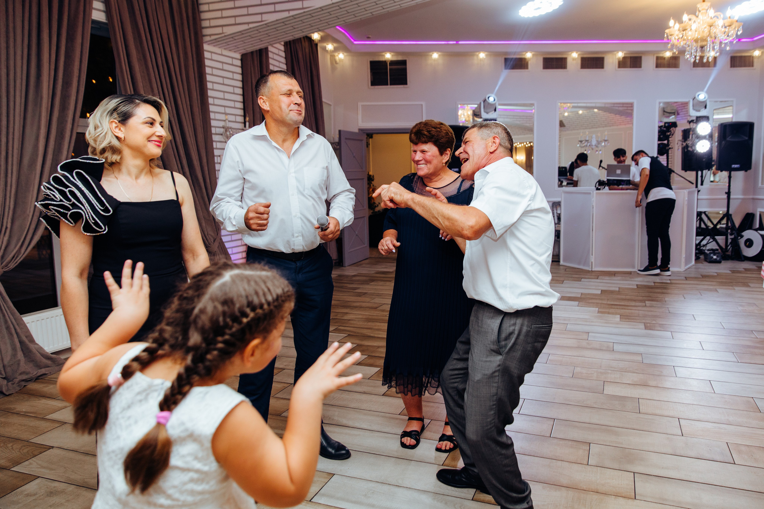 Antonia. Fotograf de nuntă și evenimente private!