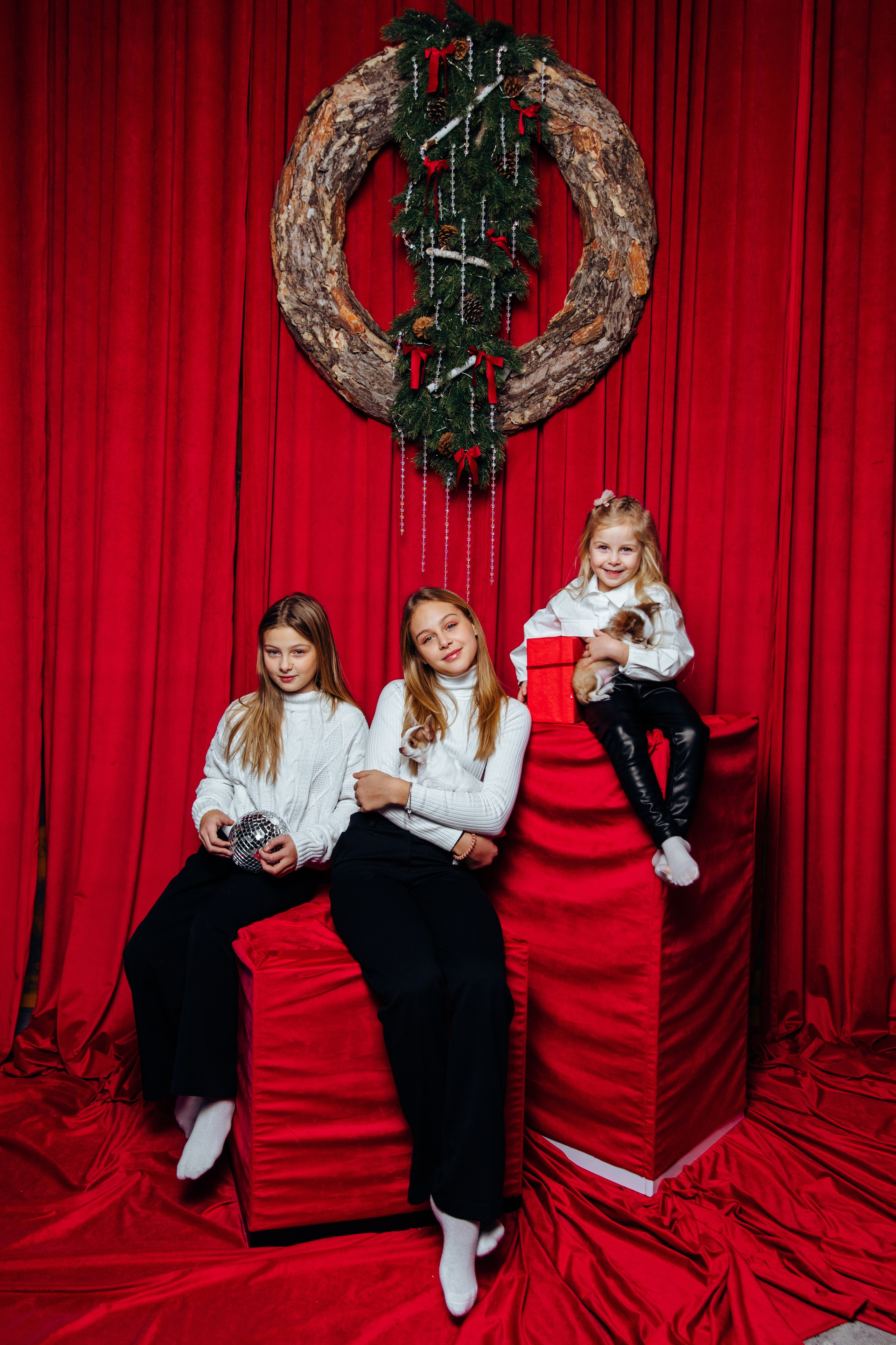 Magia sarbātorilor. Fotograf de nuntă și evenimente private!