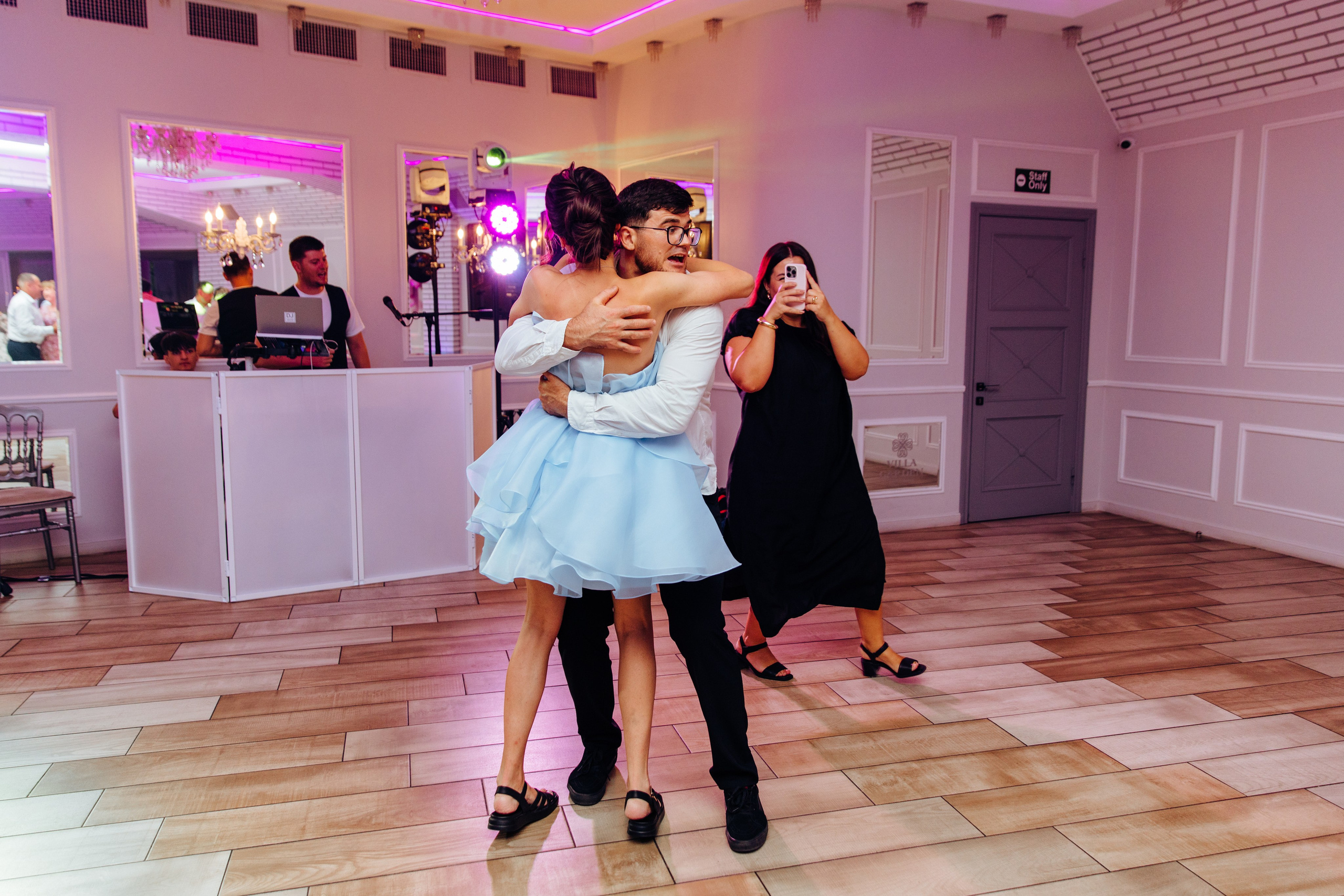 Antonia. Fotograf de nuntă și evenimente private!