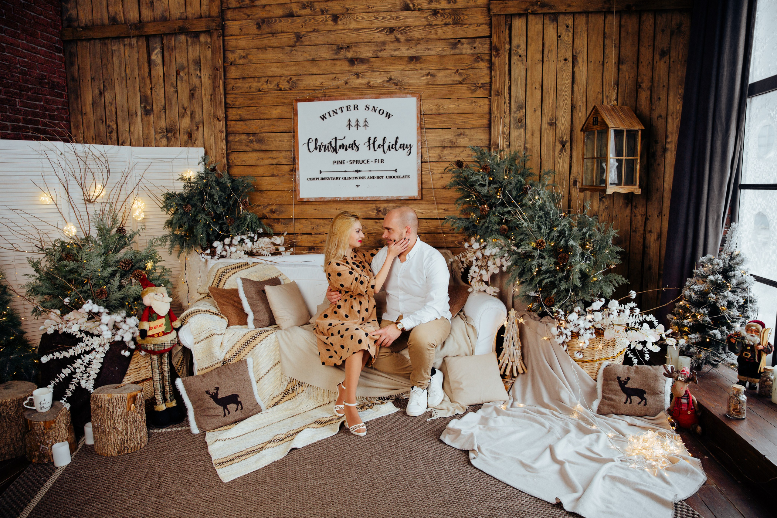 Magia sarbātorilor. Fotograf de nuntă și evenimente private!