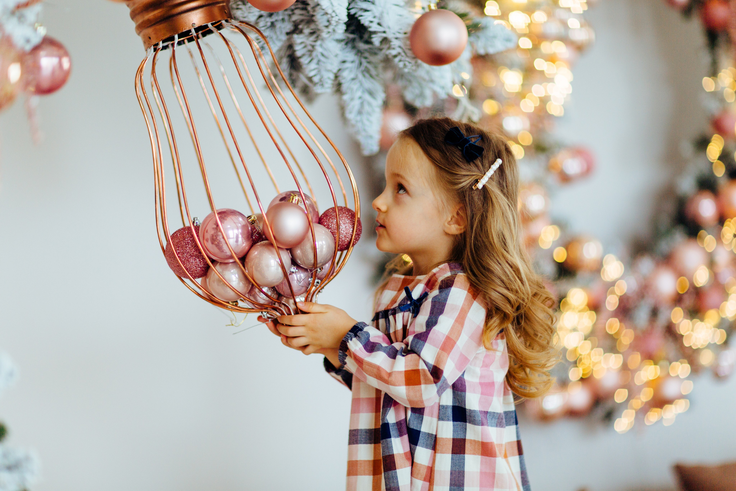 Magia sarbātorilor. Fotograf de nuntă și evenimente private!