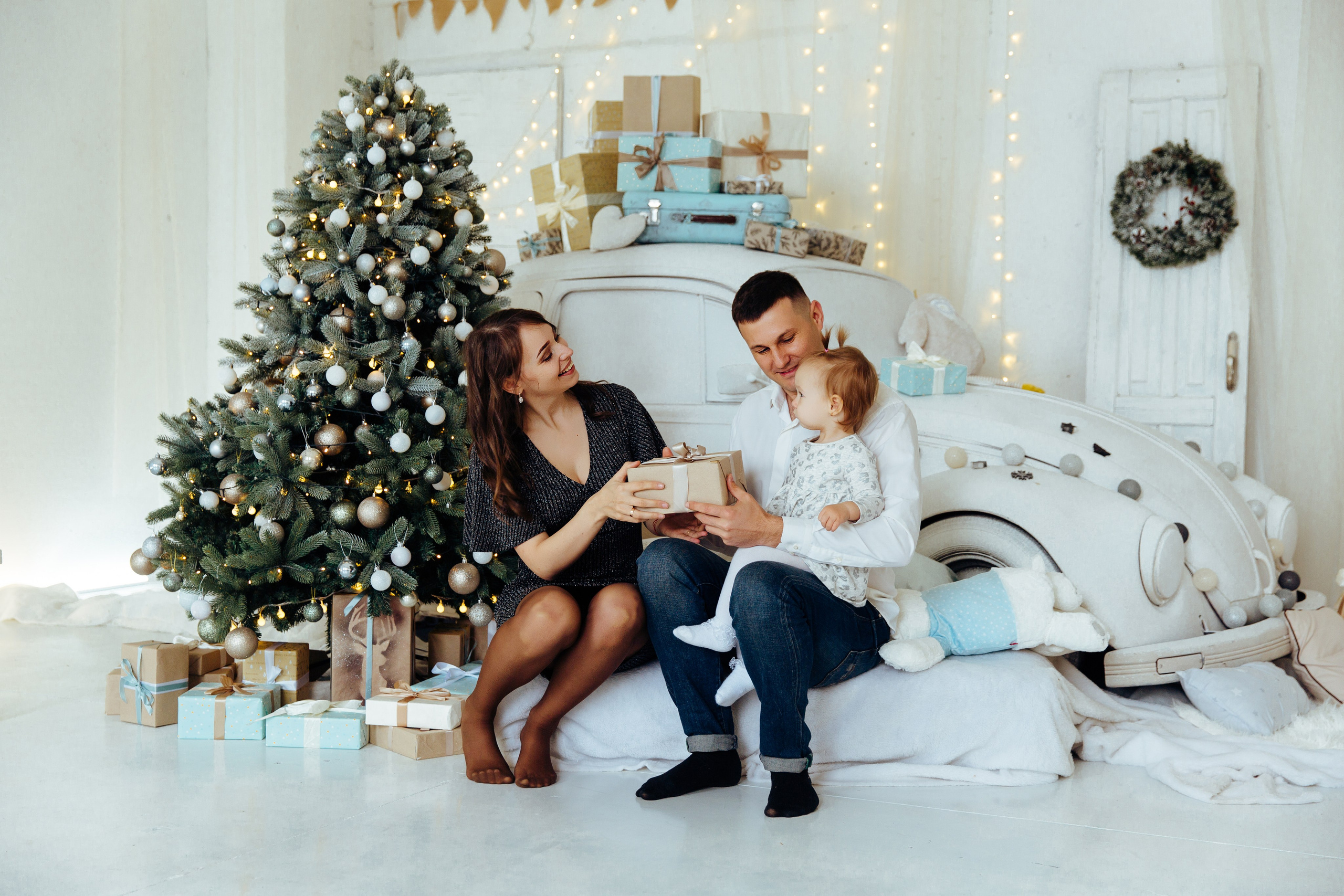 Magia sarbātorilor. Fotograf de nuntă și evenimente private!