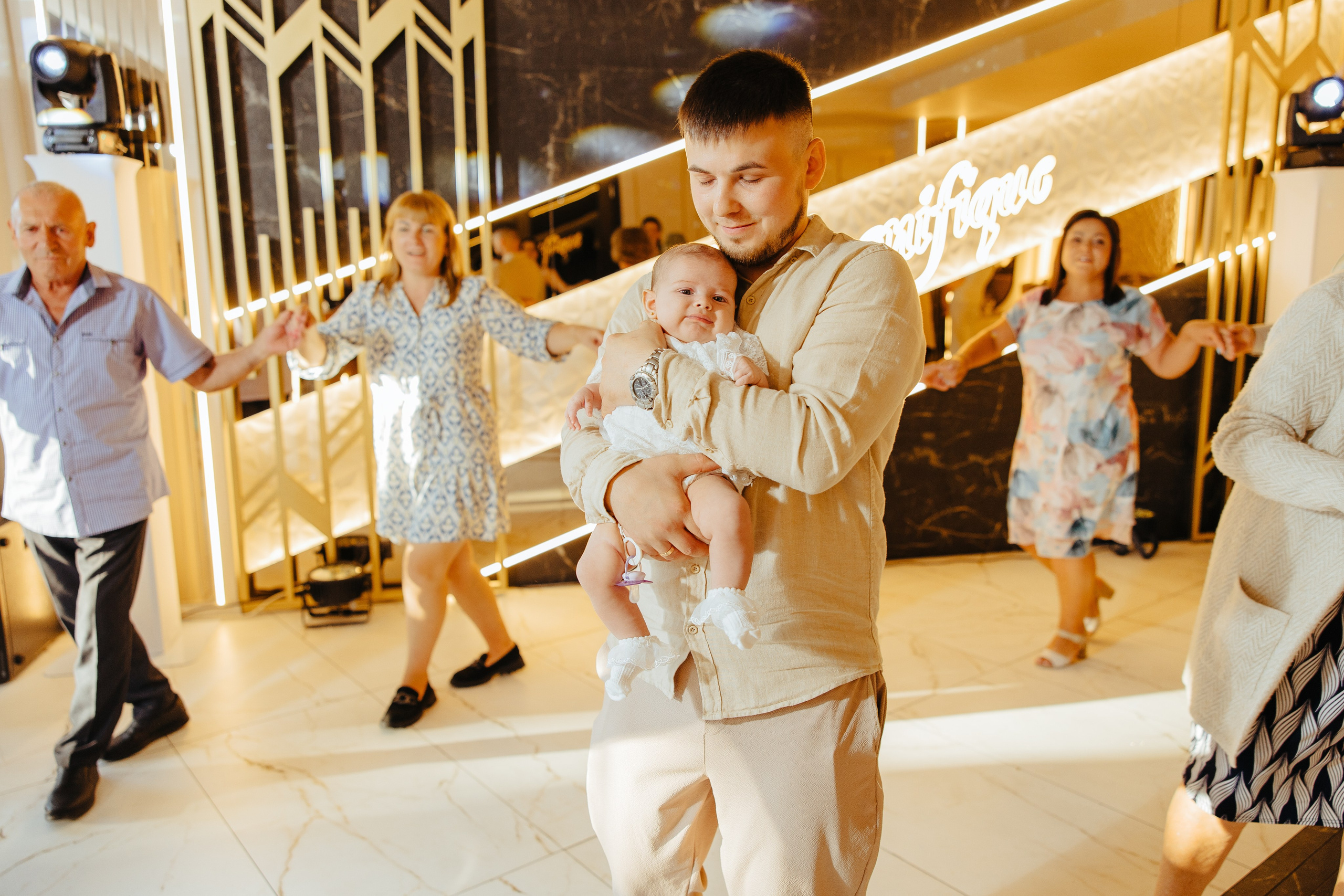 Delia. Fotograf de nuntă și evenimente private!