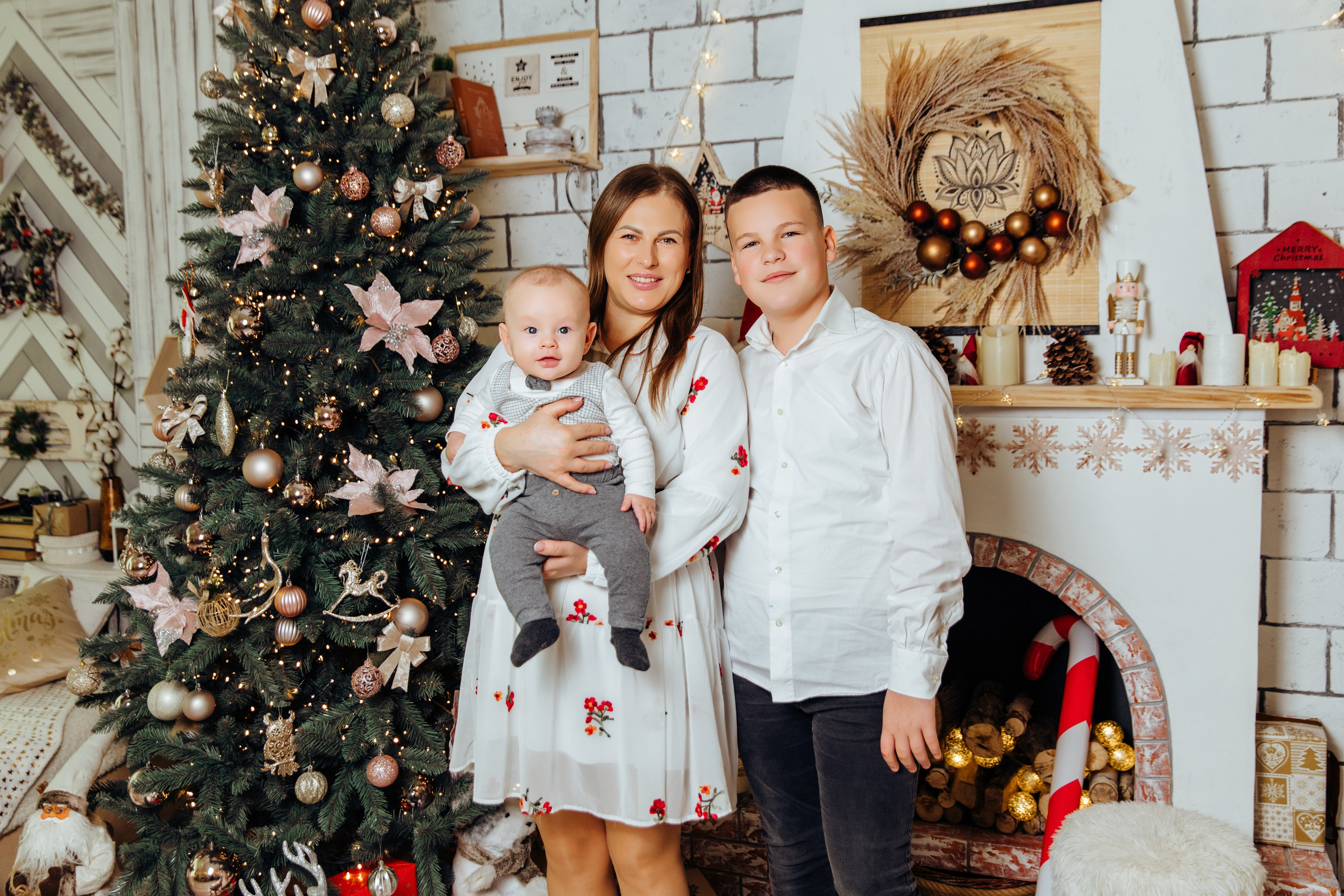 Magia sarbātorilor. Fotograf de nuntă și evenimente private!