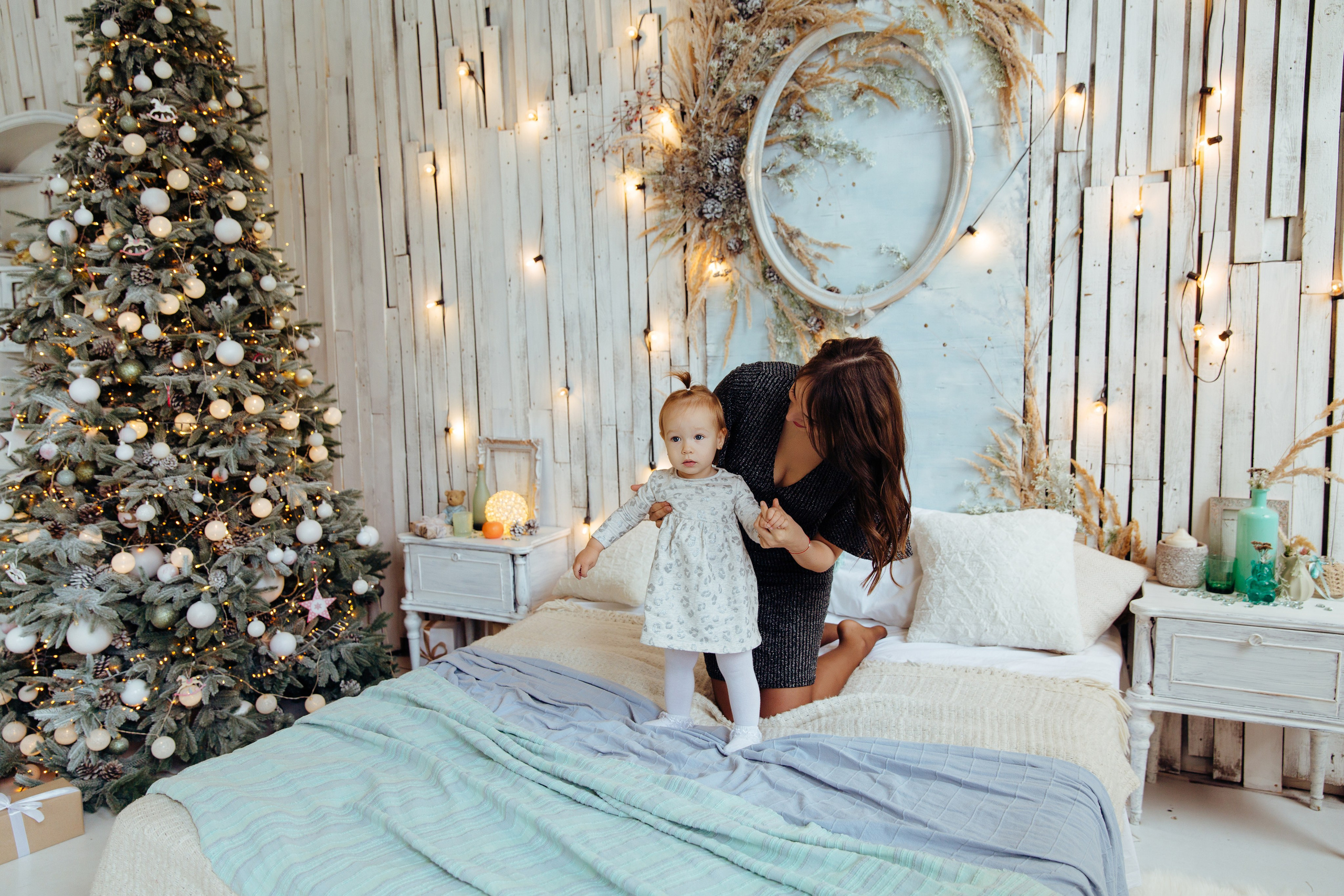 Magia sarbātorilor. Fotograf de nuntă și evenimente private!