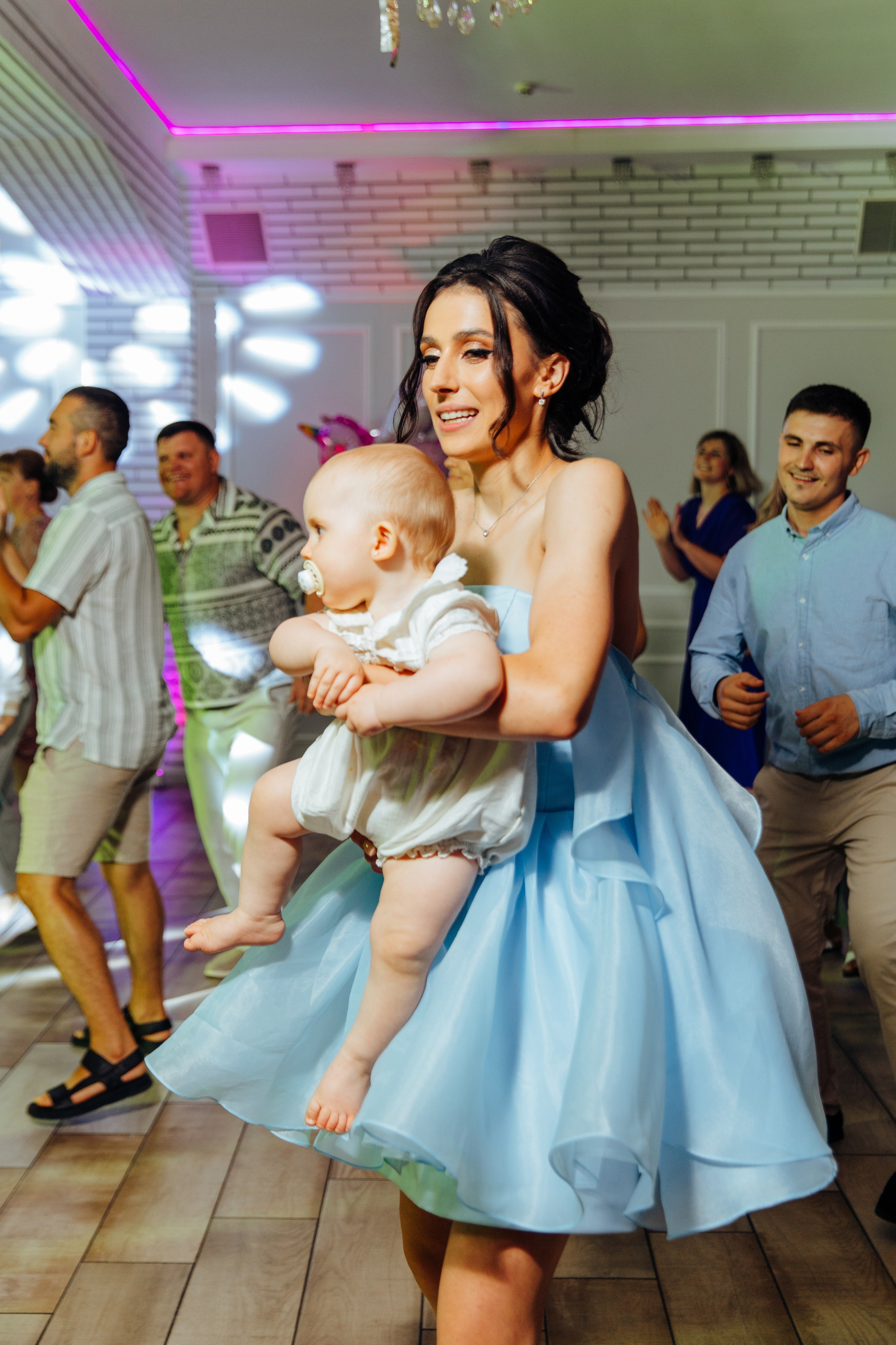 Antonia. Fotograf de nuntă și evenimente private!