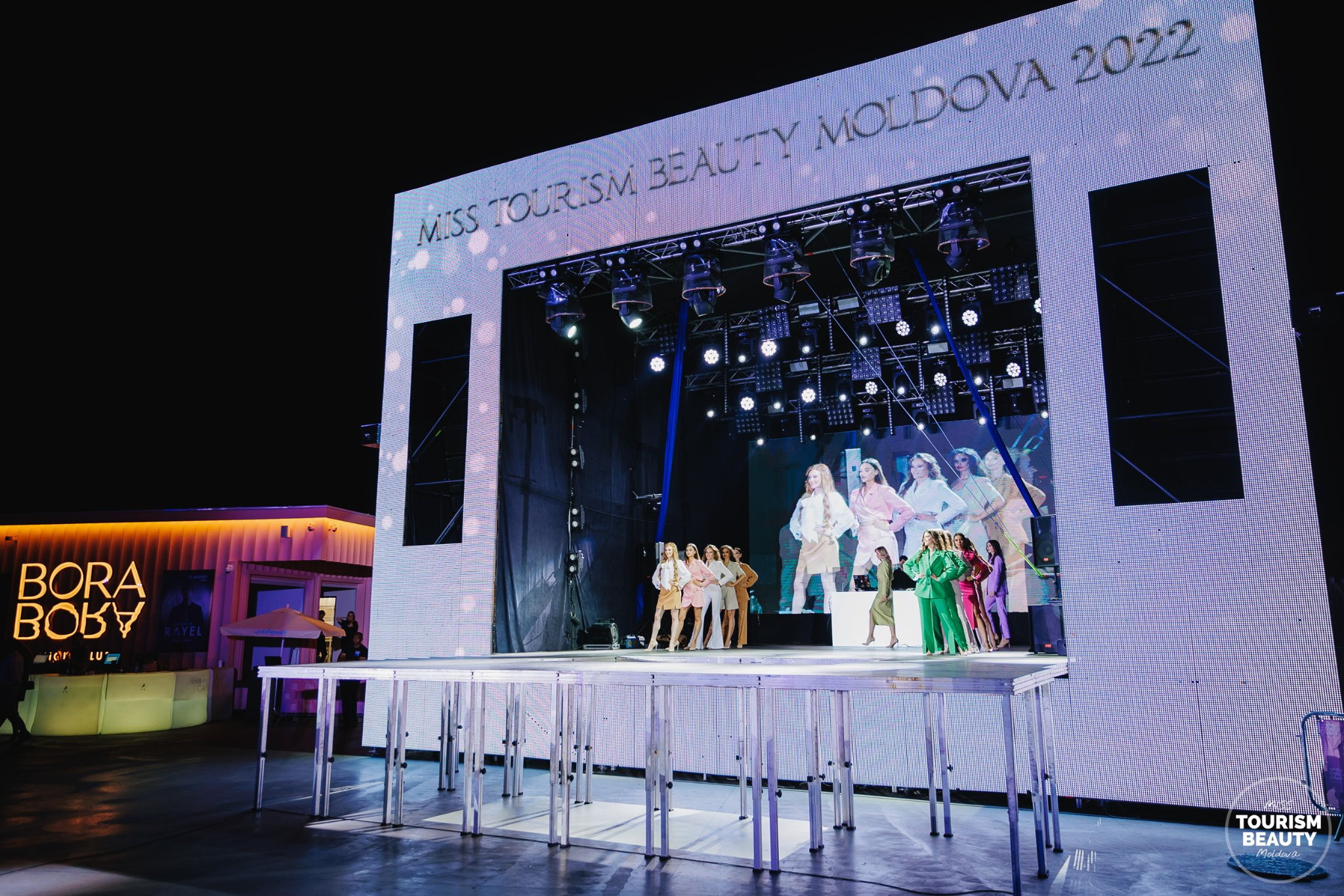 Servicii de Moderator,Dj,Lumini,Fum greu,Foto și video,Iepurasii de aur,Show programe la Chișinău și în afară țării.                                                                                          Услуги Ведущего,Диджея,Свет,Тяжелый дым,Фото и видео,Зеркальные кролики,Шоу программа в Кишиневе и по всему миру.    Viber,Whatsapp,Telegram:+37379886716.                                     