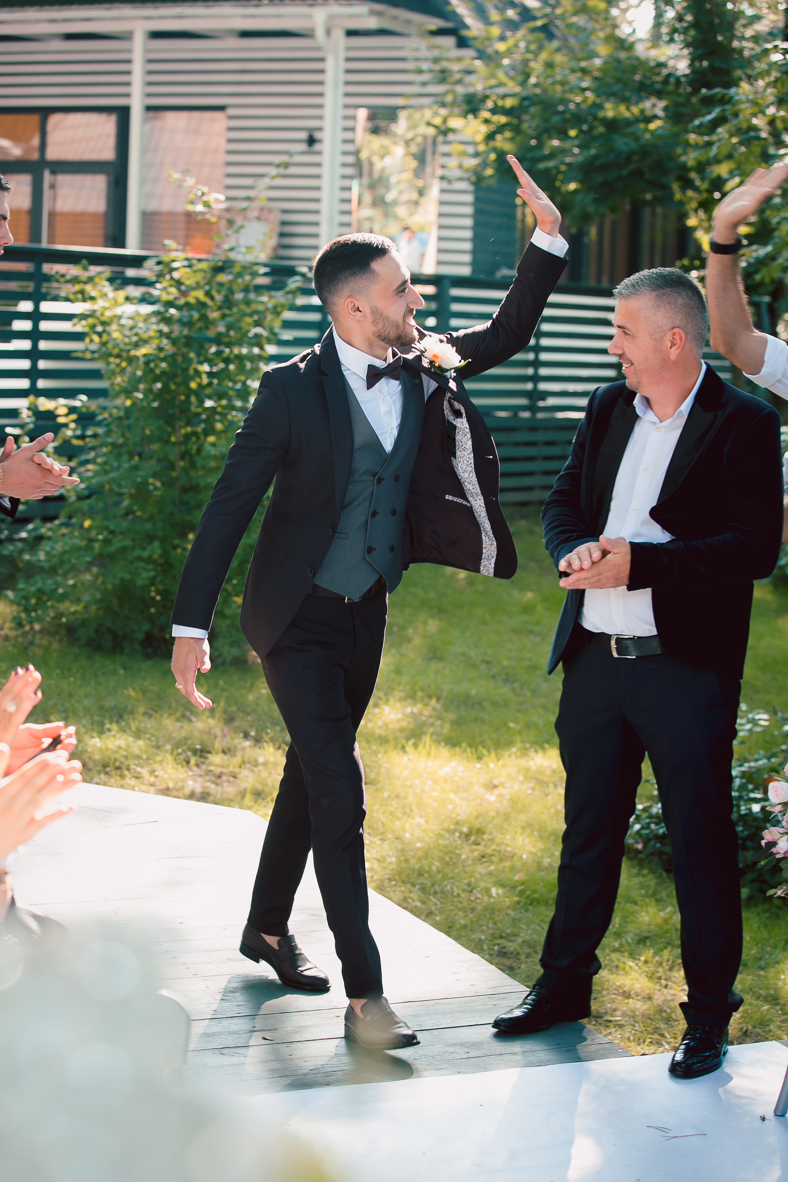 Moderator pentru nunta,cumatrie,zi de nastere,petrecerei corporative.                                                                        Ведущий на свадьбу Кишинев, Ведущий на день рождения  Кишинев, Ведущий на корпоратив Кишинев, Ведущий на выпускной Кишинев.           