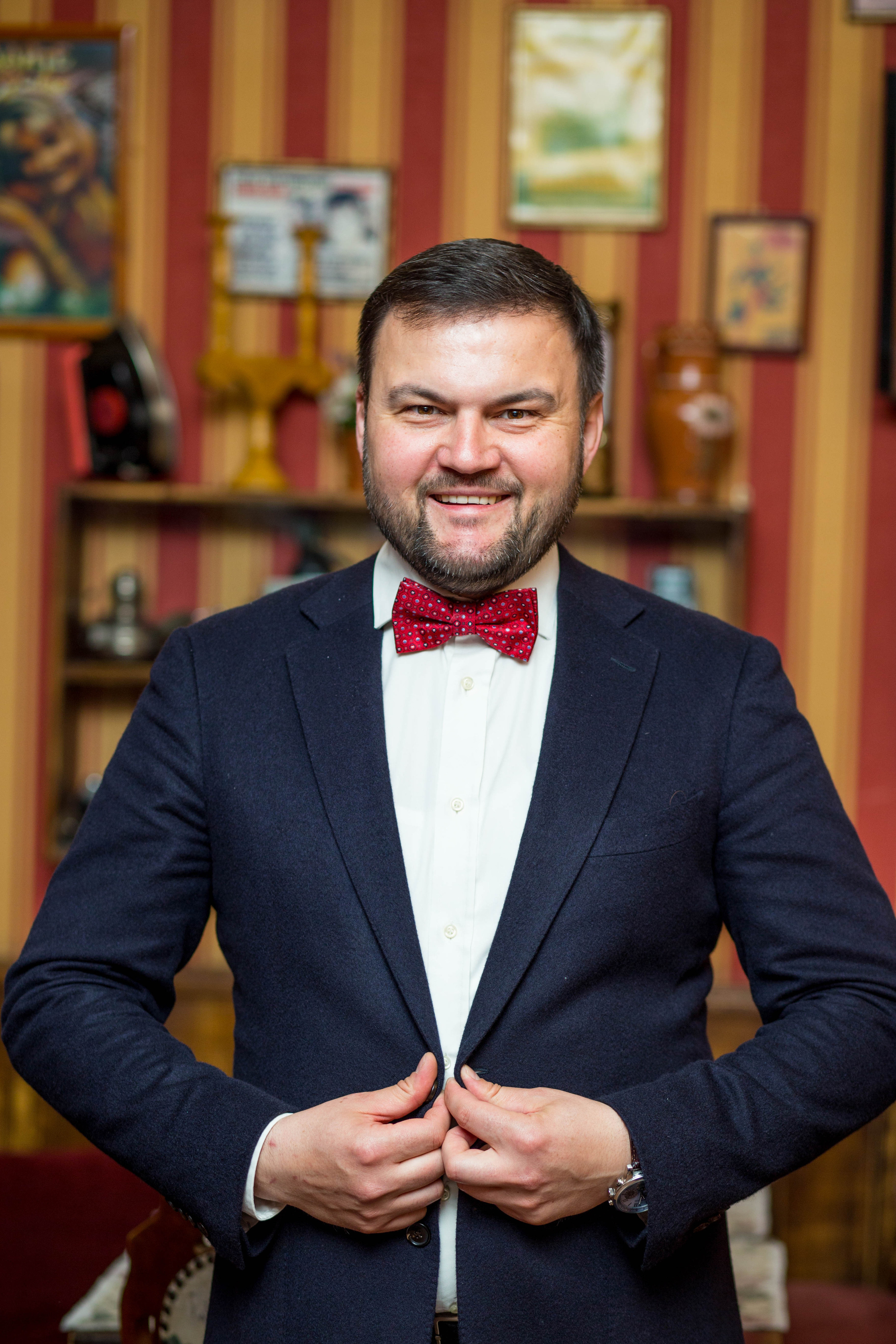 Servicii de Moderator,Dj,Lumini,Fum greu,Foto și video,Iepurasii de aur,Show programe la Chișinău și în afară țării.                                                                                          Услуги Ведущего,Диджея,Свет,Тяжелый дым,Фото и видео,Зеркальные кролики,Шоу программа в Кишиневе и по всему миру.    Viber,Whatsapp,Telegram:+37379886716.                                     