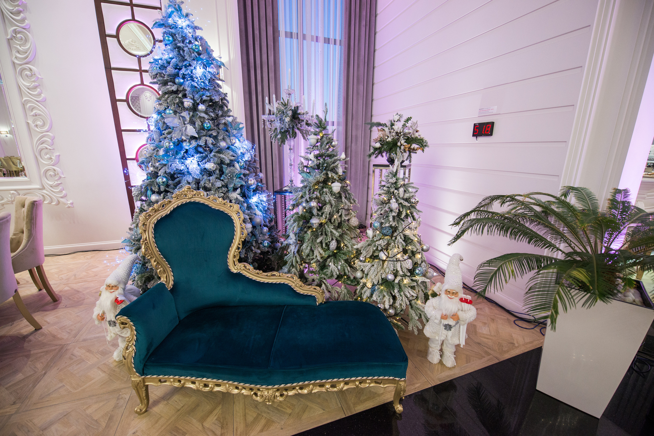 Servicii de Moderator,Dj,Lumini,Fum greu,Foto și video,Iepurasii de aur,Show programe la Chișinău și în afară țării.                                                                                          Услуги Ведущего,Диджея,Свет,Тяжелый дым,Фото и видео,Зеркальные кролики,Шоу программа в Кишиневе и по всему миру.    Viber,Whatsapp,Telegram:+37379886716.                                     