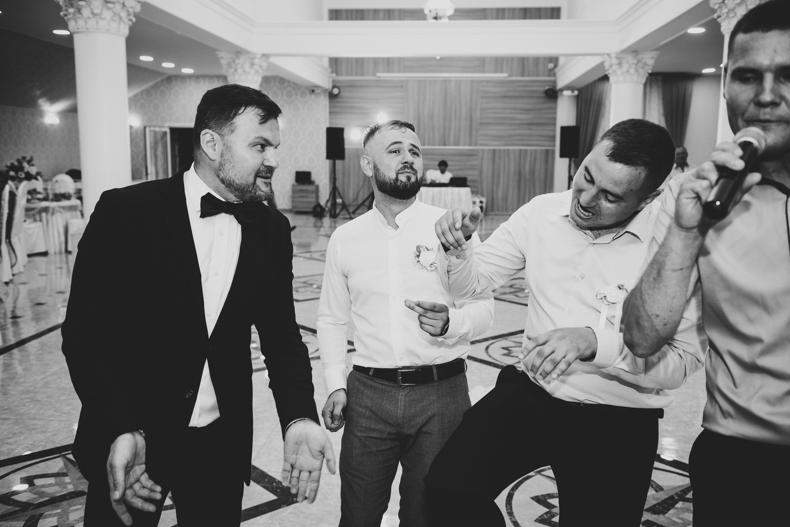 Moderator pentru nunta,cumatrie,zi de nastere,petrecerei corporative.                                                                        Ведущий на свадьбу Кишинев, Ведущий на день рождения  Кишинев, Ведущий на корпоратив Кишинев, Ведущий на выпускной Кишинев.           