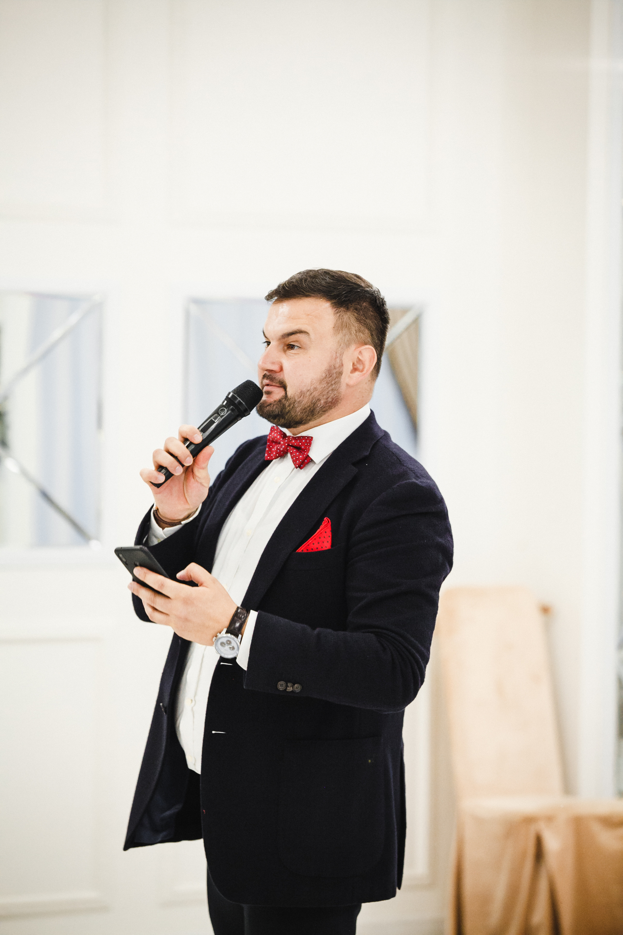 Servicii de Moderator,Dj,Lumini,Fum greu,Foto și video,Iepurasii de aur,Show programe la Chișinău și în afară țării.                                                                                          Услуги Ведущего,Диджея,Свет,Тяжелый дым,Фото и видео,Зеркальные кролики,Шоу программа в Кишиневе и по всему миру.    Viber,Whatsapp,Telegram:+37379886716.                                     