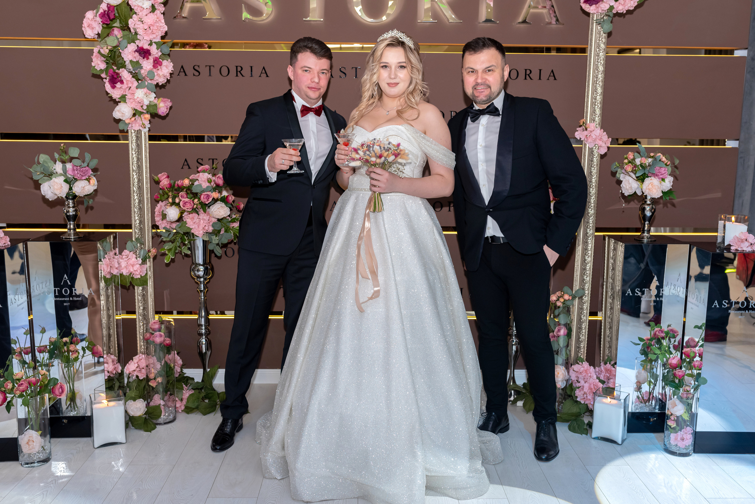 Moderator pentru nunta,cumatrie,zi de nastere,petrecerei corporative.                                                                        Ведущий на свадьбу Кишинев, Ведущий на день рождения  Кишинев, Ведущий на корпоратив Кишинев, Ведущий на выпускной Кишинев.           