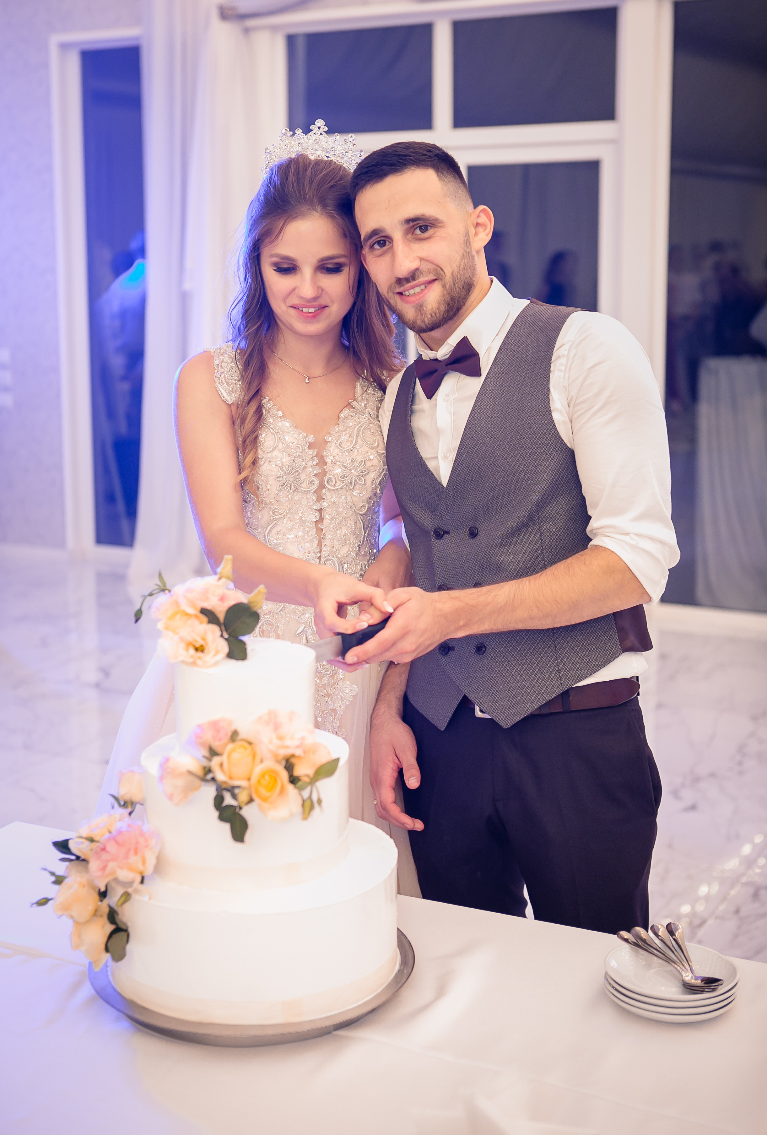 Moderator pentru nunta,cumatrie,zi de nastere,petrecerei corporative.                                                                        Ведущий на свадьбу Кишинев, Ведущий на день рождения  Кишинев, Ведущий на корпоратив Кишинев, Ведущий на выпускной Кишинев.           