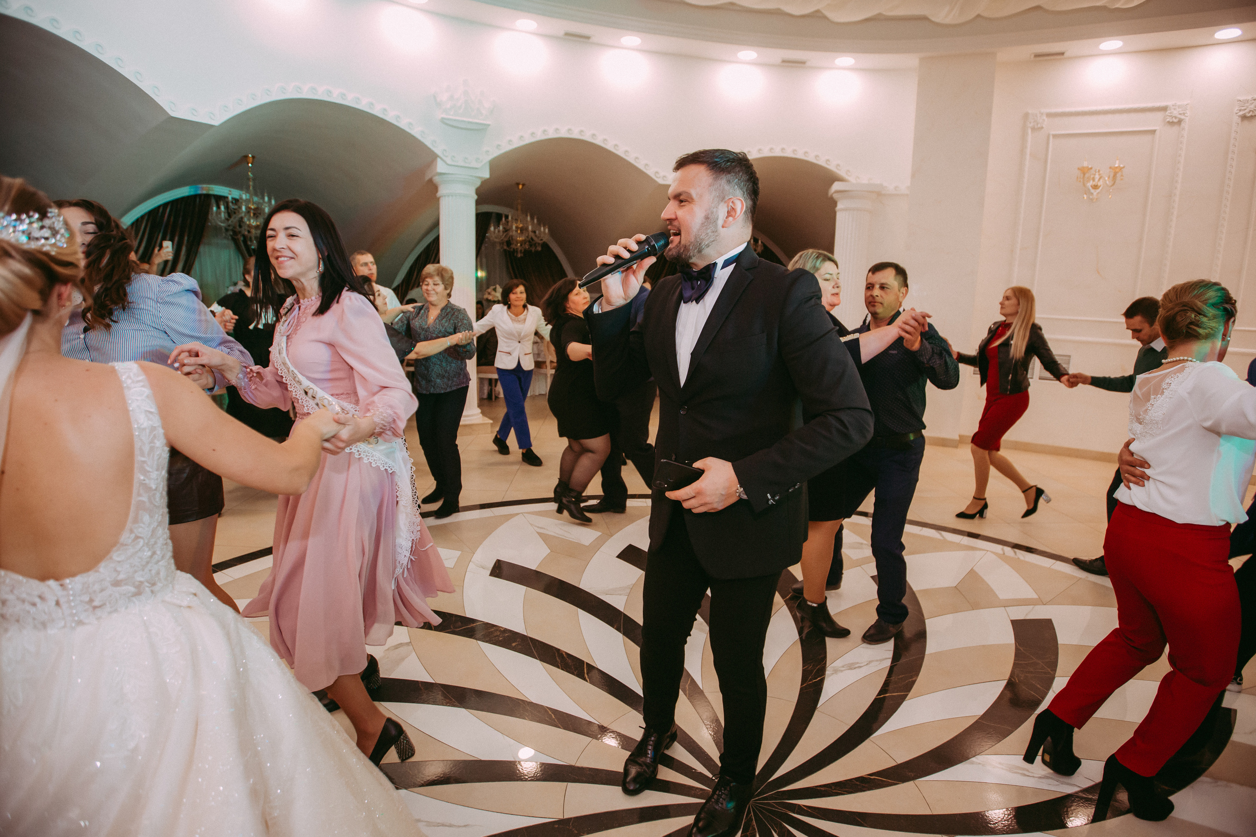 Лучший ведущий на свадьбу Кишинев. Ведущий счастливых свадеб в Кишинев