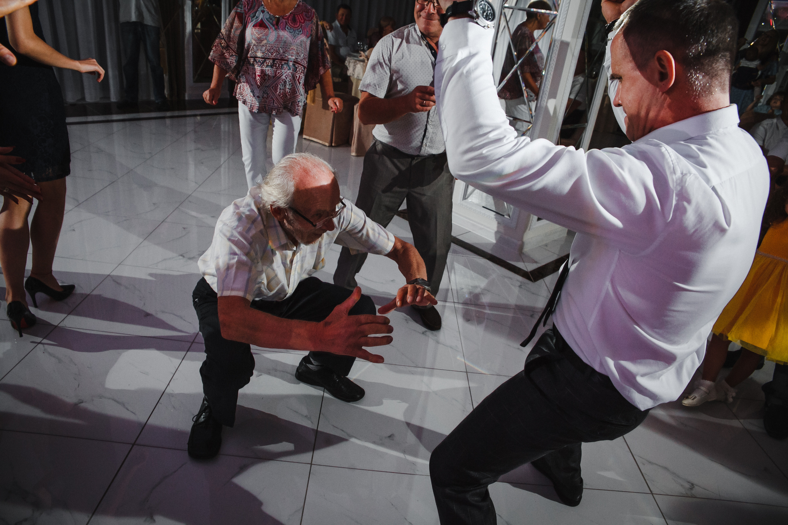 Servicii de Moderator,Dj,Lumini,Fum greu,Foto și video,Iepurasii de aur,Show programe la Chișinău și în afară țării.                                                                                          Услуги Ведущего,Диджея,Свет,Тяжелый дым,Фото и видео,Зеркальные кролики,Шоу программа в Кишиневе и по всему миру.    Viber,Whatsapp,Telegram:+37379886716.                                     