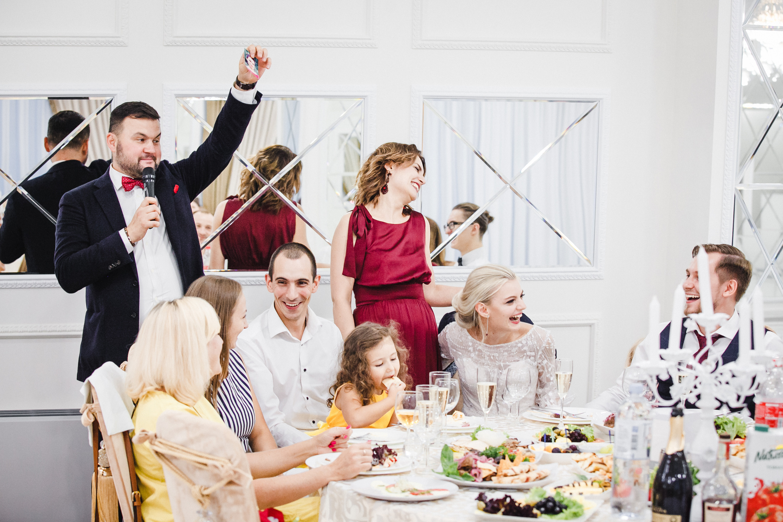 Servicii de Moderator,Dj,Lumini,Fum greu,Foto și video,Iepurasii de aur,Show programe la Chișinău și în afară țării.                                                                                          Услуги Ведущего,Диджея,Свет,Тяжелый дым,Фото и видео,Зеркальные кролики,Шоу программа в Кишиневе и по всему миру.    Viber,Whatsapp,Telegram:+37379886716.                                     