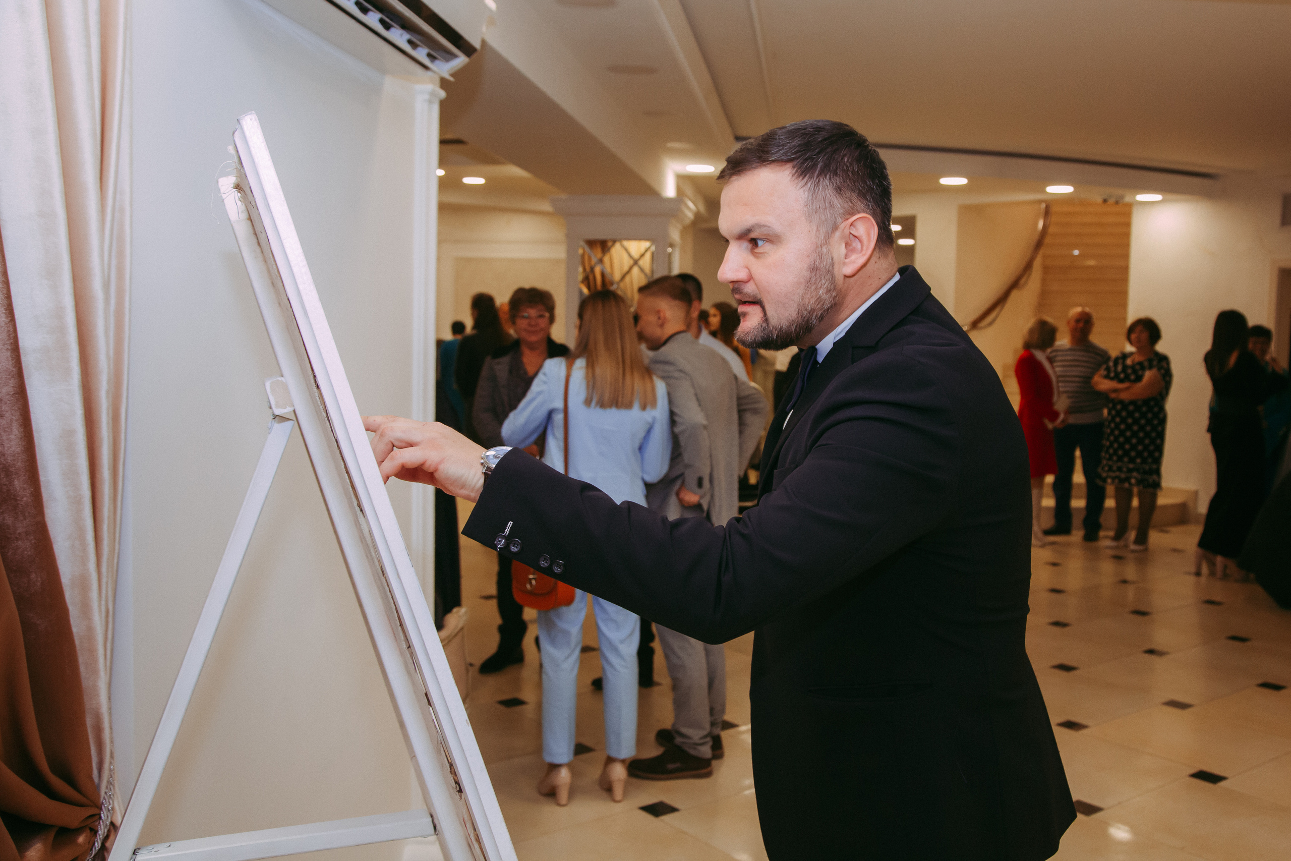 Лучший ведущий на свадьбу Кишинев. Ведущий счастливых свадеб в Кишинев