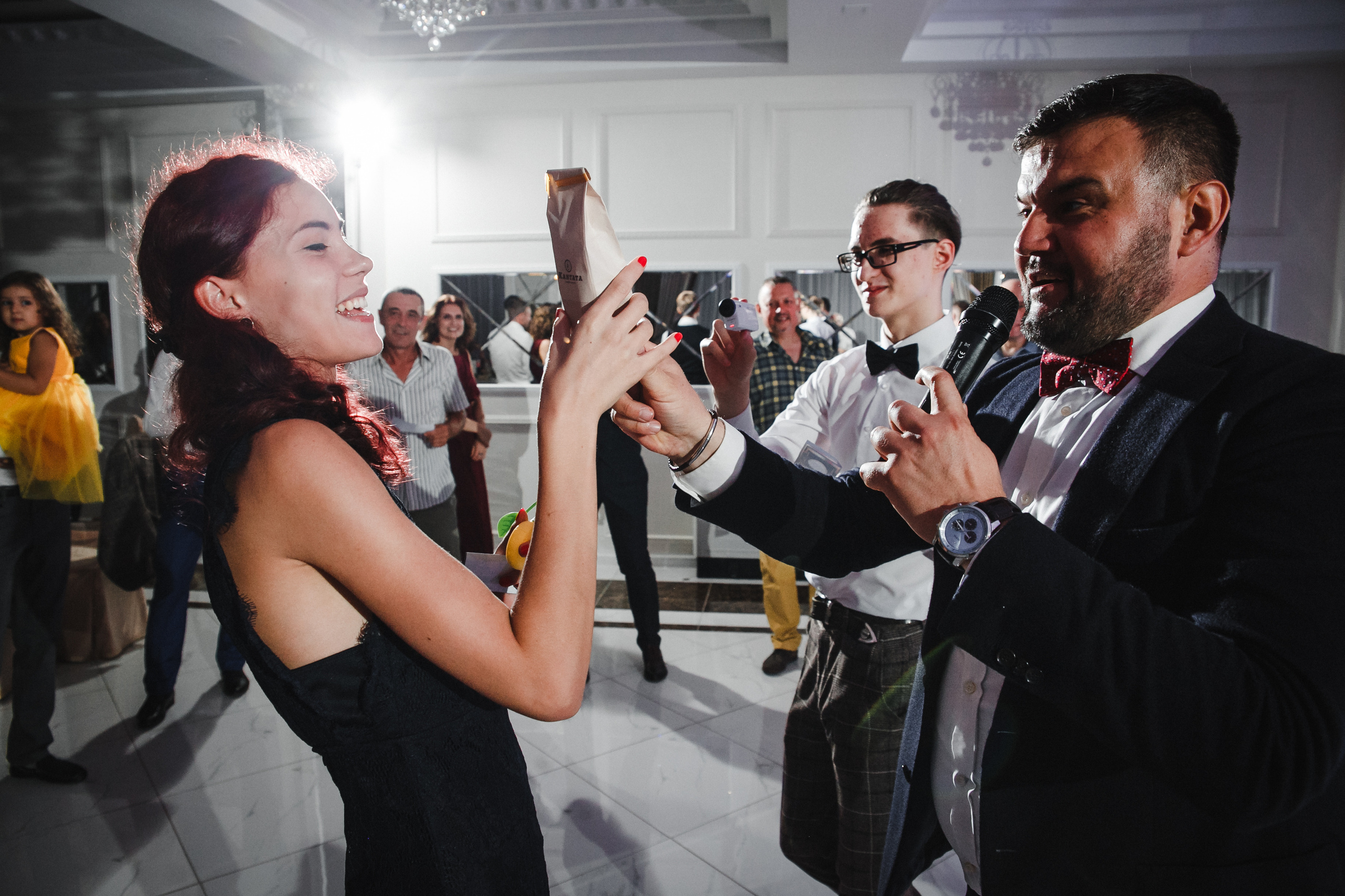 Servicii de Moderator,Dj,Lumini,Fum greu,Foto și video,Iepurasii de aur,Show programe la Chișinău și în afară țării.                                                                                          Услуги Ведущего,Диджея,Свет,Тяжелый дым,Фото и видео,Зеркальные кролики,Шоу программа в Кишиневе и по всему миру.    Viber,Whatsapp,Telegram:+37379886716.                                     