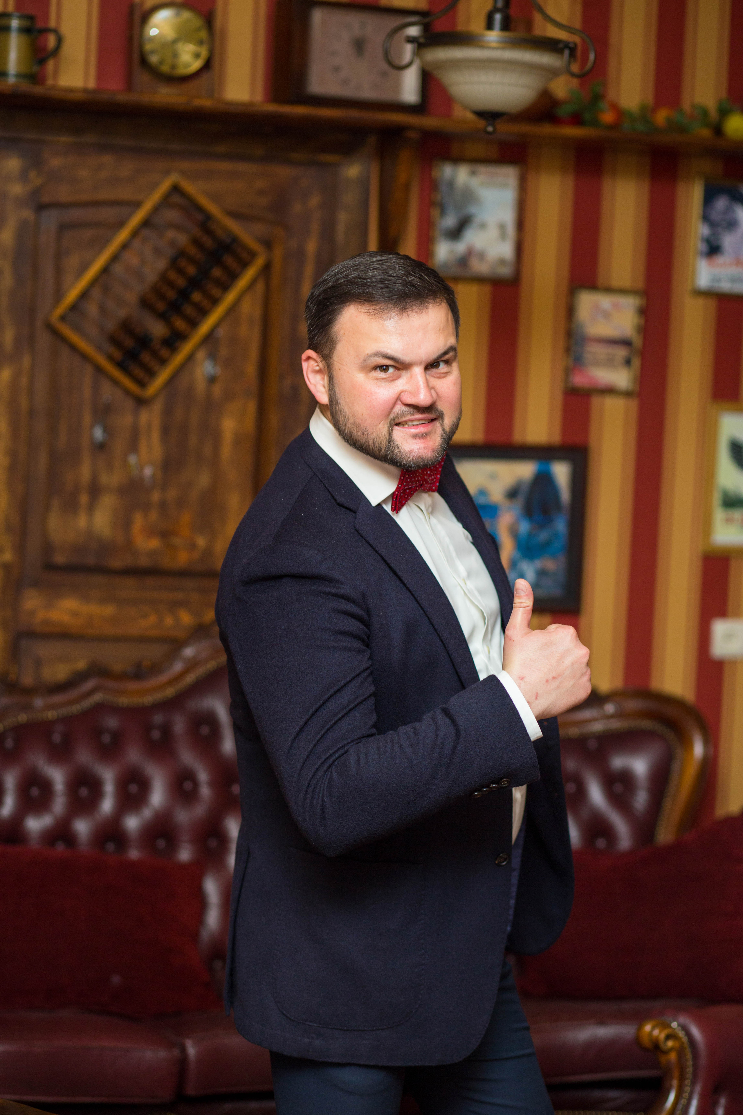 Servicii de Moderator,Dj,Lumini,Fum greu,Foto și video,Iepurasii de aur,Show programe la Chișinău și în afară țării.                                                                                          Услуги Ведущего,Диджея,Свет,Тяжелый дым,Фото и видео,Зеркальные кролики,Шоу программа в Кишиневе и по всему миру.    Viber,Whatsapp,Telegram:+37379886716.                                     