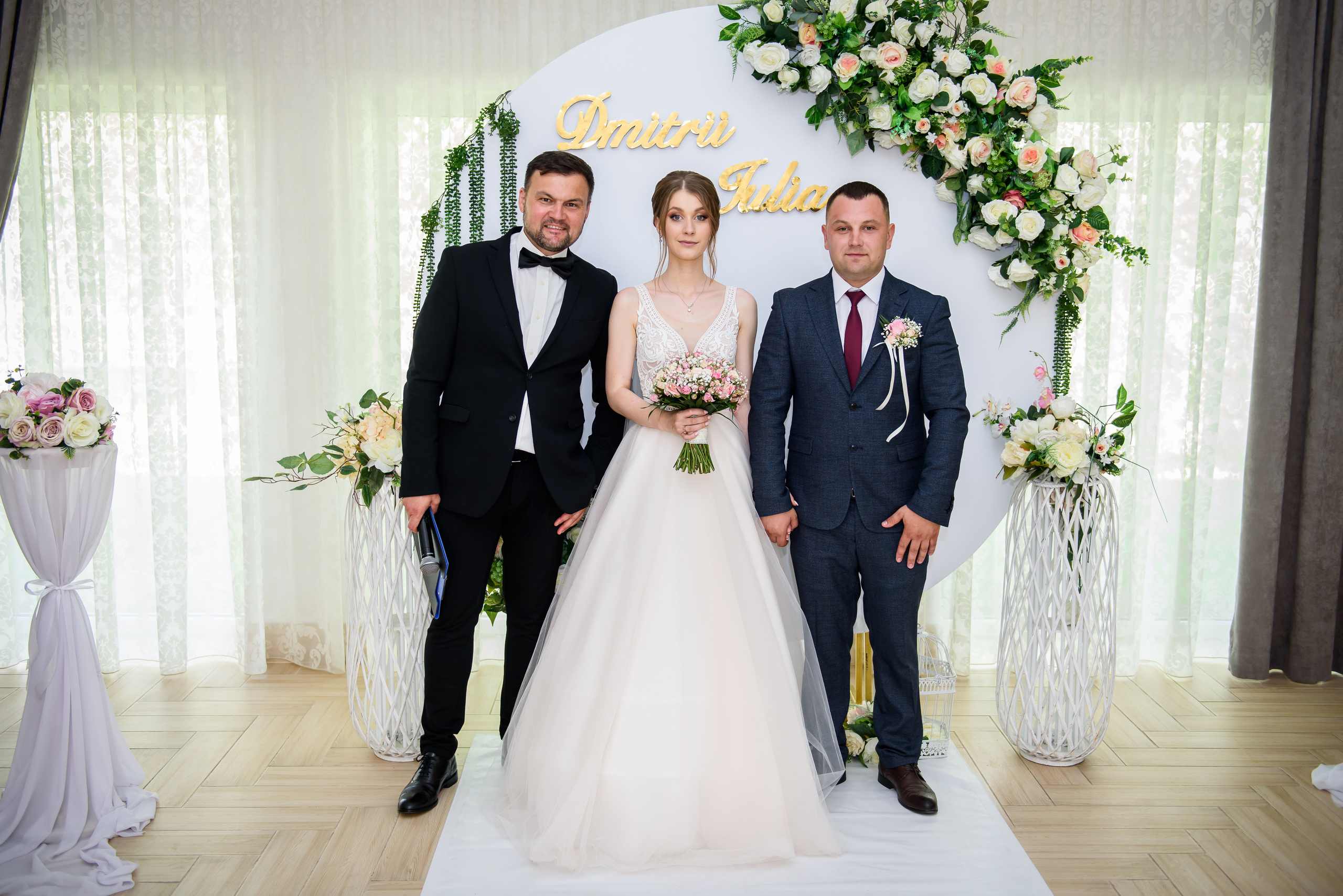 Moderator pentru nunta,cumatrie,zi de nastere,petrecerei corporative.                                                                        Ведущий на свадьбу Кишинев, Ведущий на день рождения  Кишинев, Ведущий на корпоратив Кишинев, Ведущий на выпускной Кишинев.           