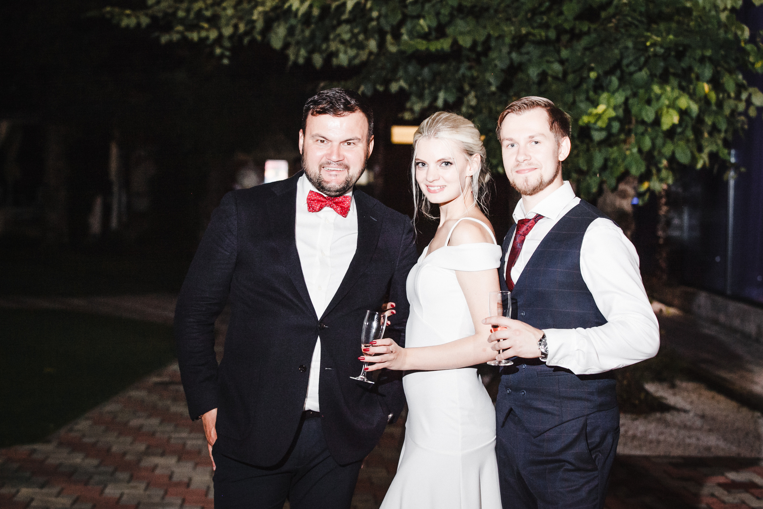 Servicii de Moderator,Dj,Lumini,Fum greu,Foto și video,Iepurasii de aur,Show programe la Chișinău și în afară țării.                                                                                          Услуги Ведущего,Диджея,Свет,Тяжелый дым,Фото и видео,Зеркальные кролики,Шоу программа в Кишиневе и по всему миру.    Viber,Whatsapp,Telegram:+37379886716.                                     